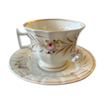 Tasse et soucoupe en porcelaine