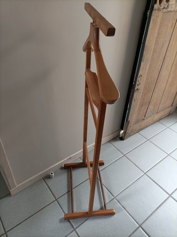 Wearing patinated varnished easel
