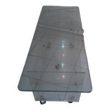Table plexiglas et verres à roulettes