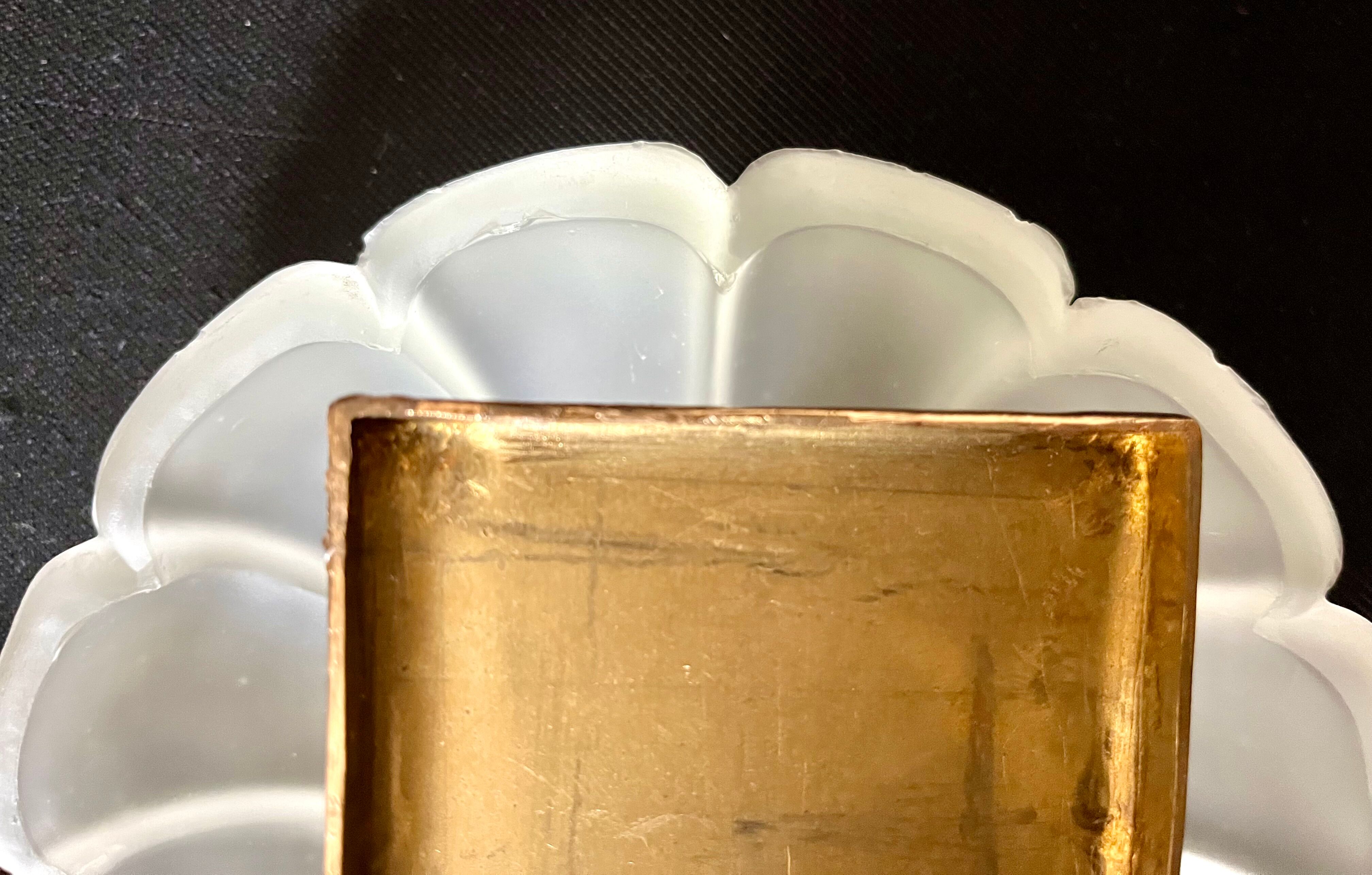 Shell wall lamp