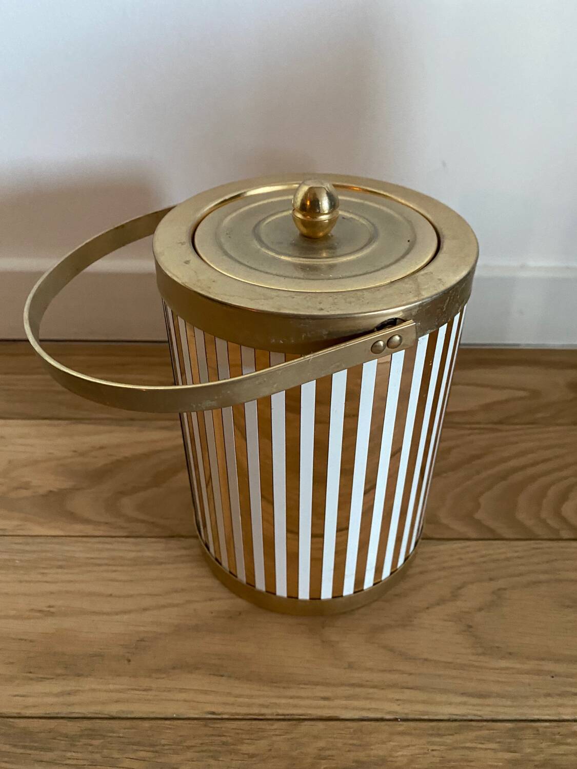 Vintage ice cube tray