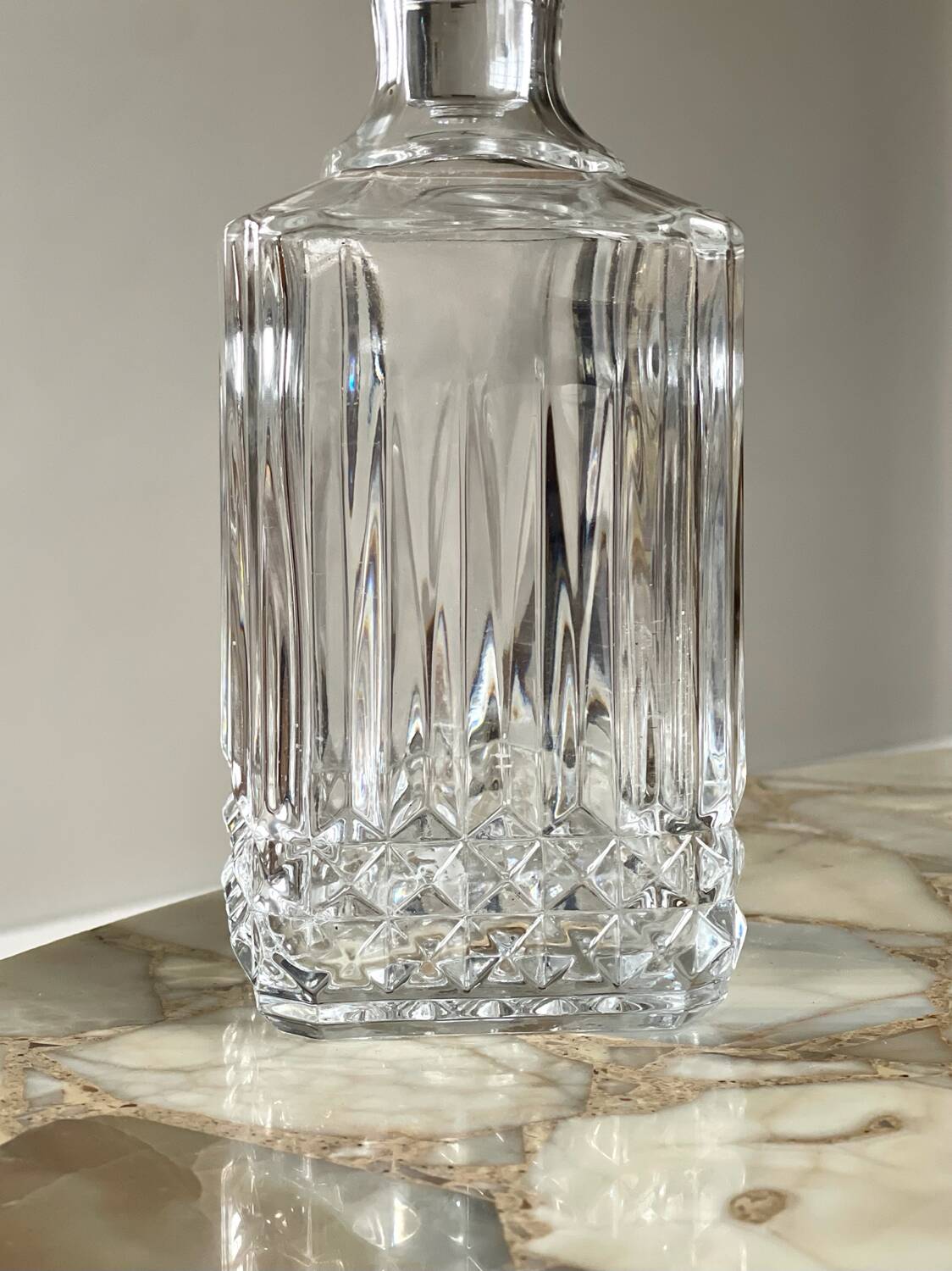 Cut crystal whisky decanter.