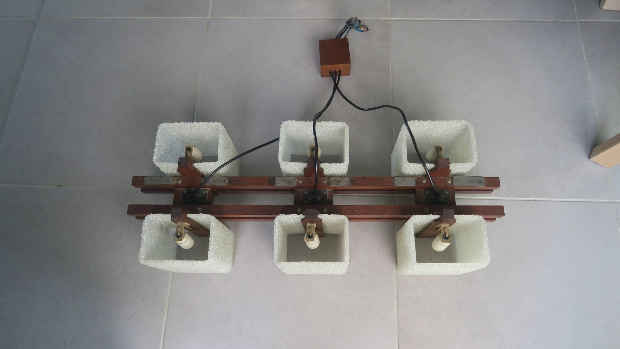 Scandinavian chandelier with 6 lights from the 60s in teak and Perspex