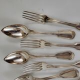 12 couverts en métal argenté modèle au filet