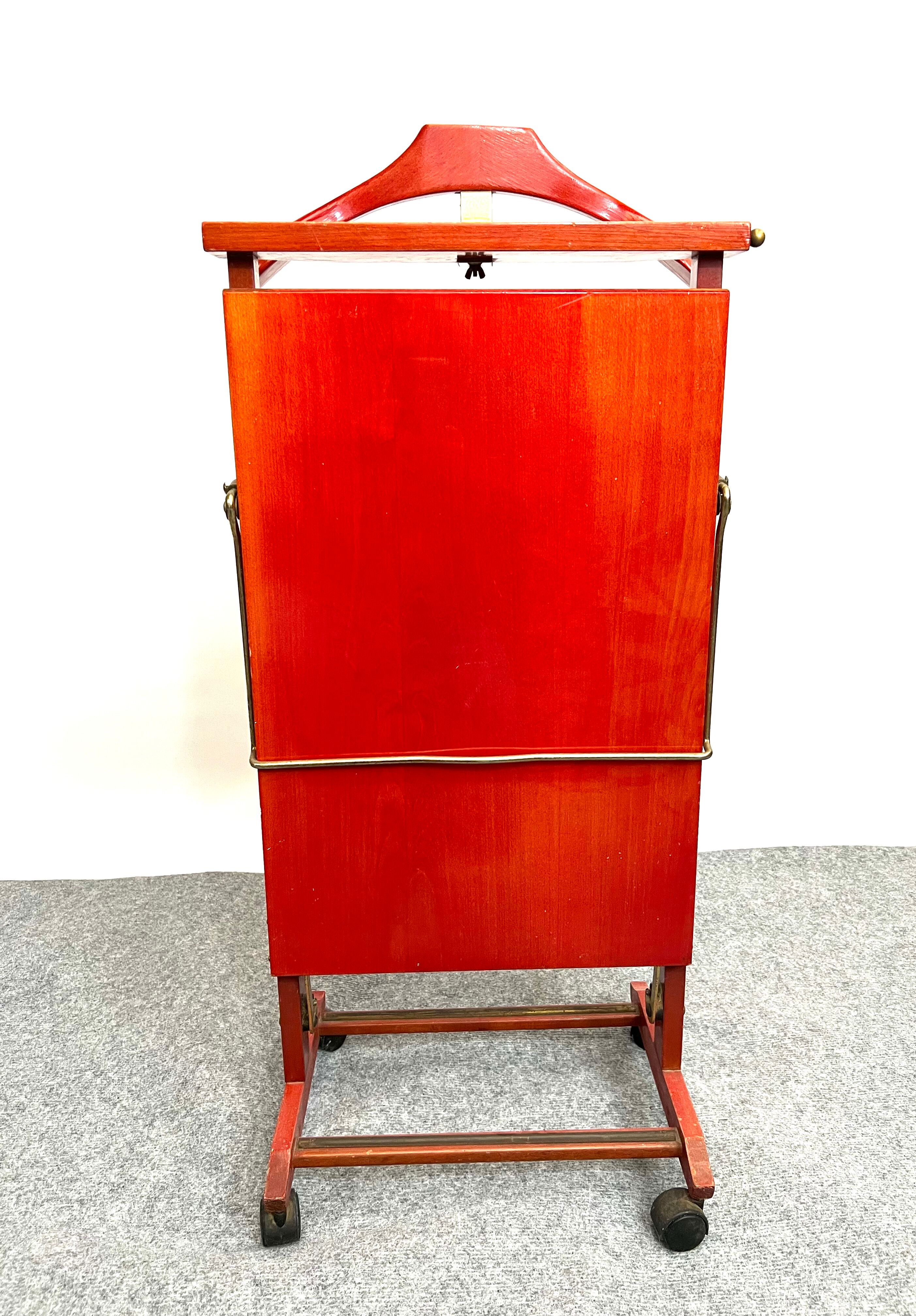 Night valet for Fratelli Reguiti