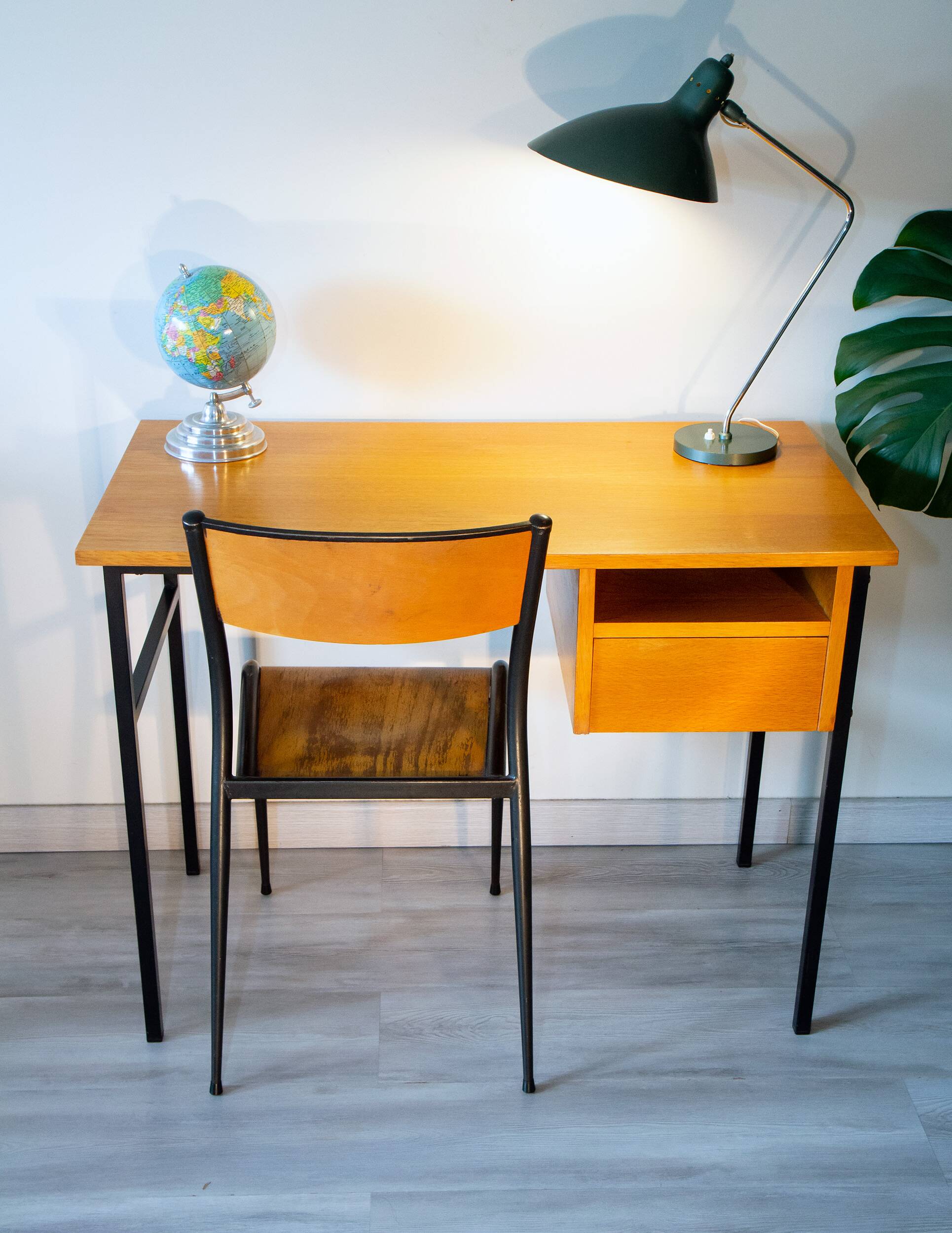 Bureau moderniste année 70, chêne et métal