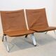 Paire de chauffeuses PK22 en cuir cognac par Poul Kjærholm pour E Kold Christensen