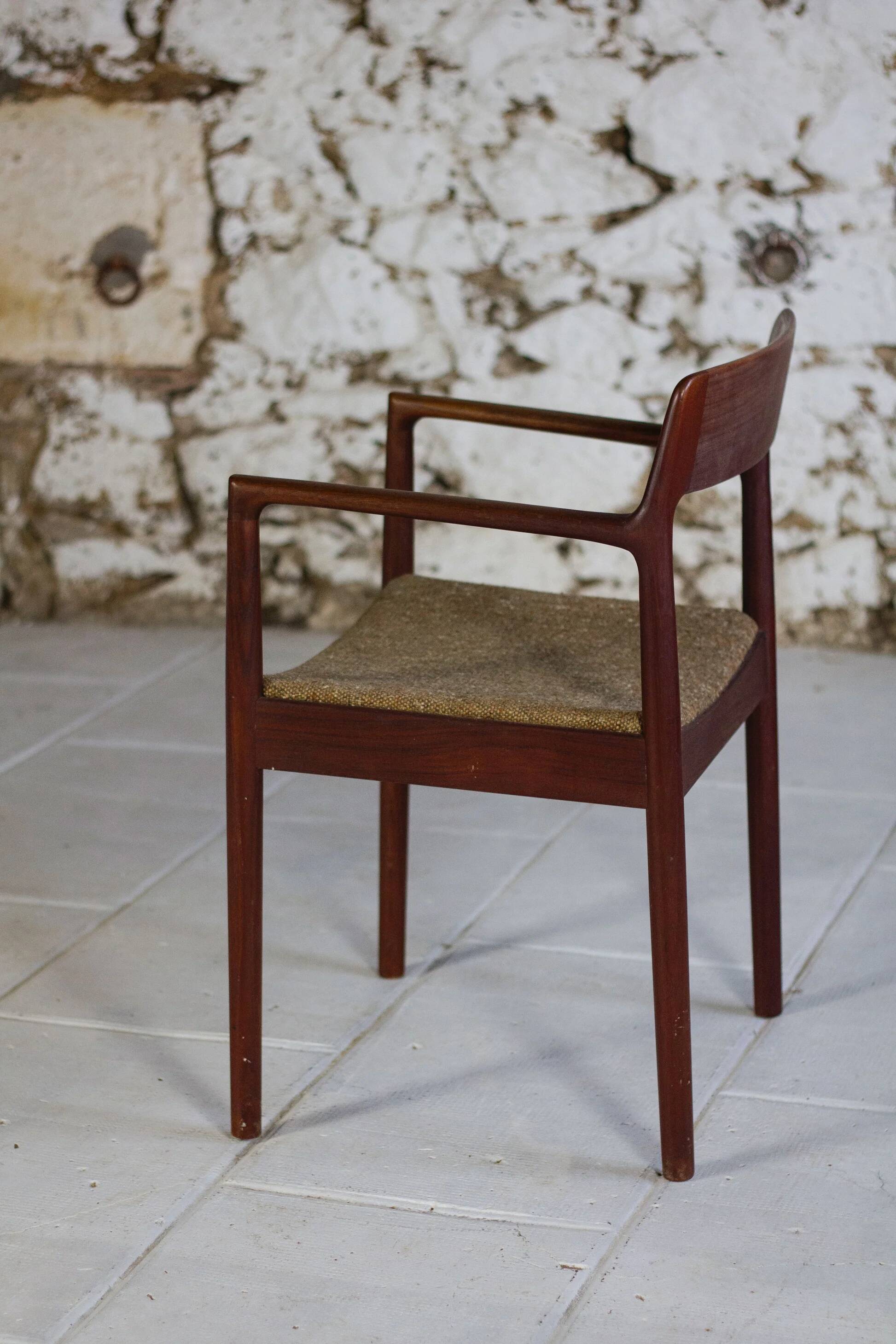 Set of 4 teak chairs and 2 armchairs by Johannes Nørgaard for Møbelfabrik, 1960