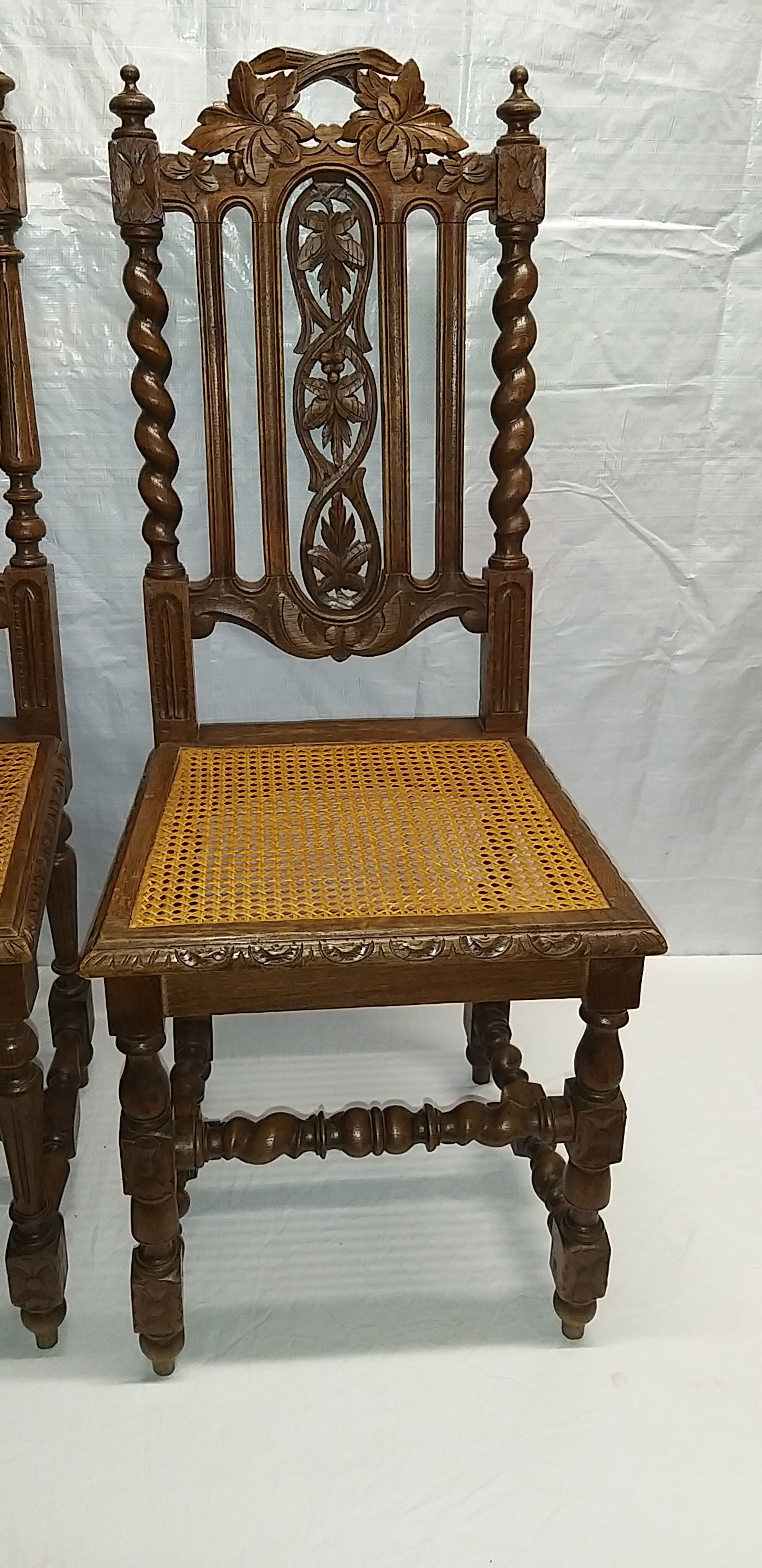 2 chairs Henry 2 years 50/60