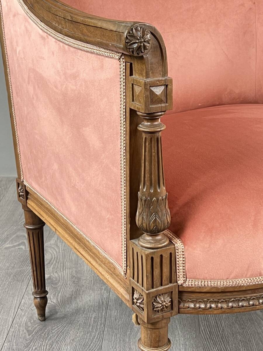 Paire de fauteuils bergères de style Louis XVI en bois sculpté, velours, XX