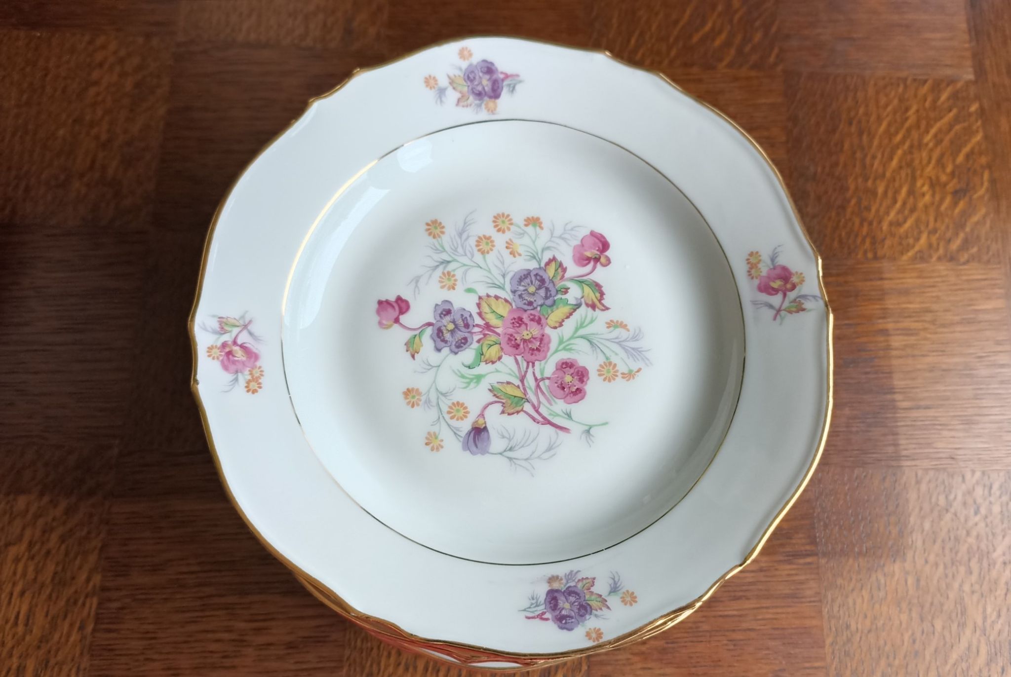 12 semi-hollow plates in Vierzon porcelain decorated with flowers and gilding