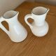 2 pots à lait décor floral (hauteur 9,5 cm )