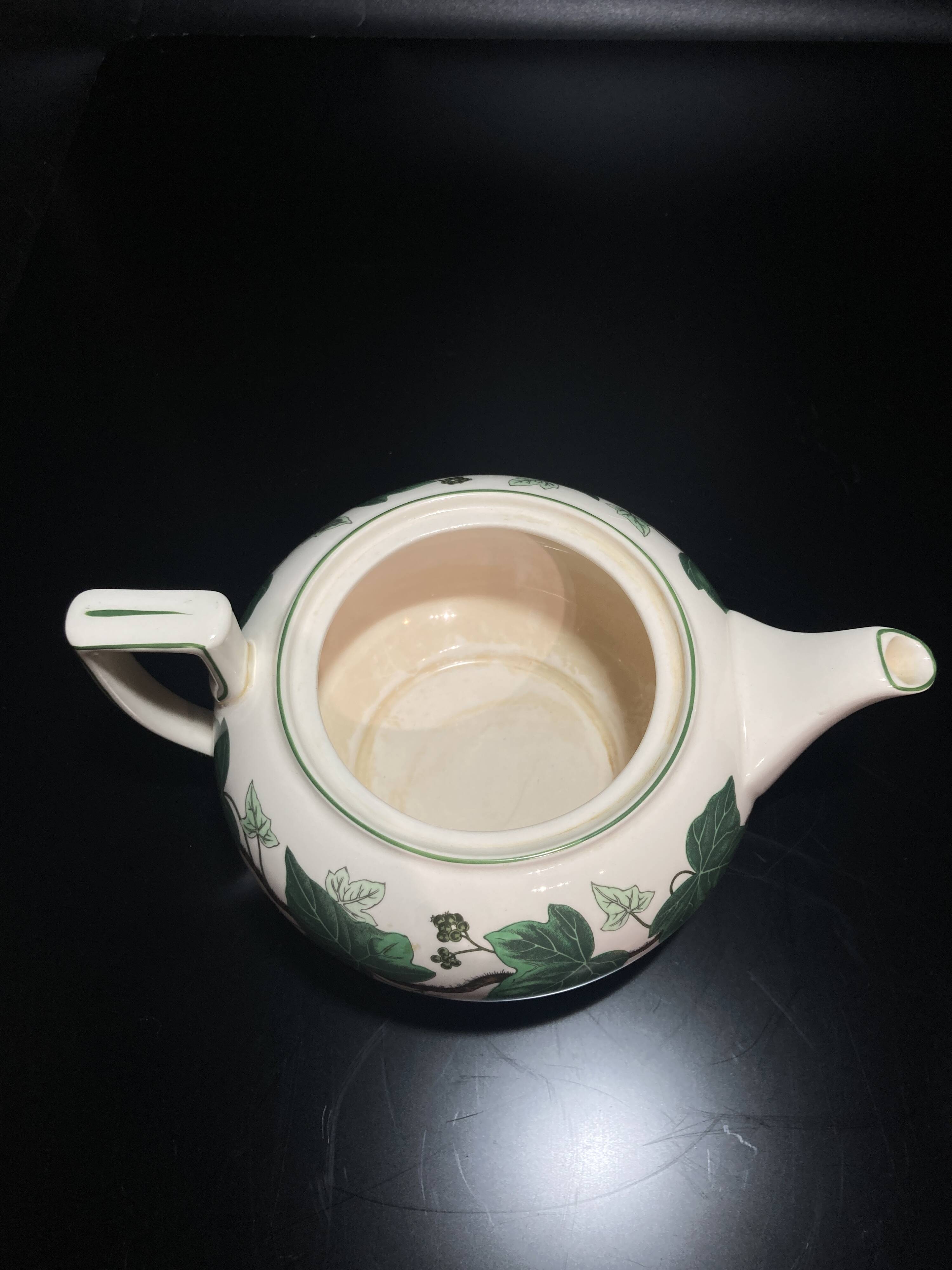 Ceramic teapot