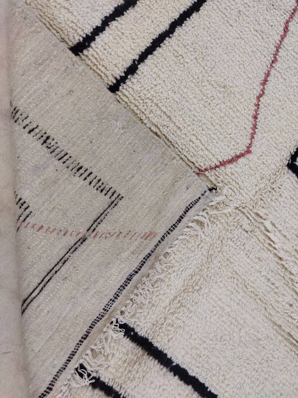 Handmade moroccan berber rug 260 x 150 cm