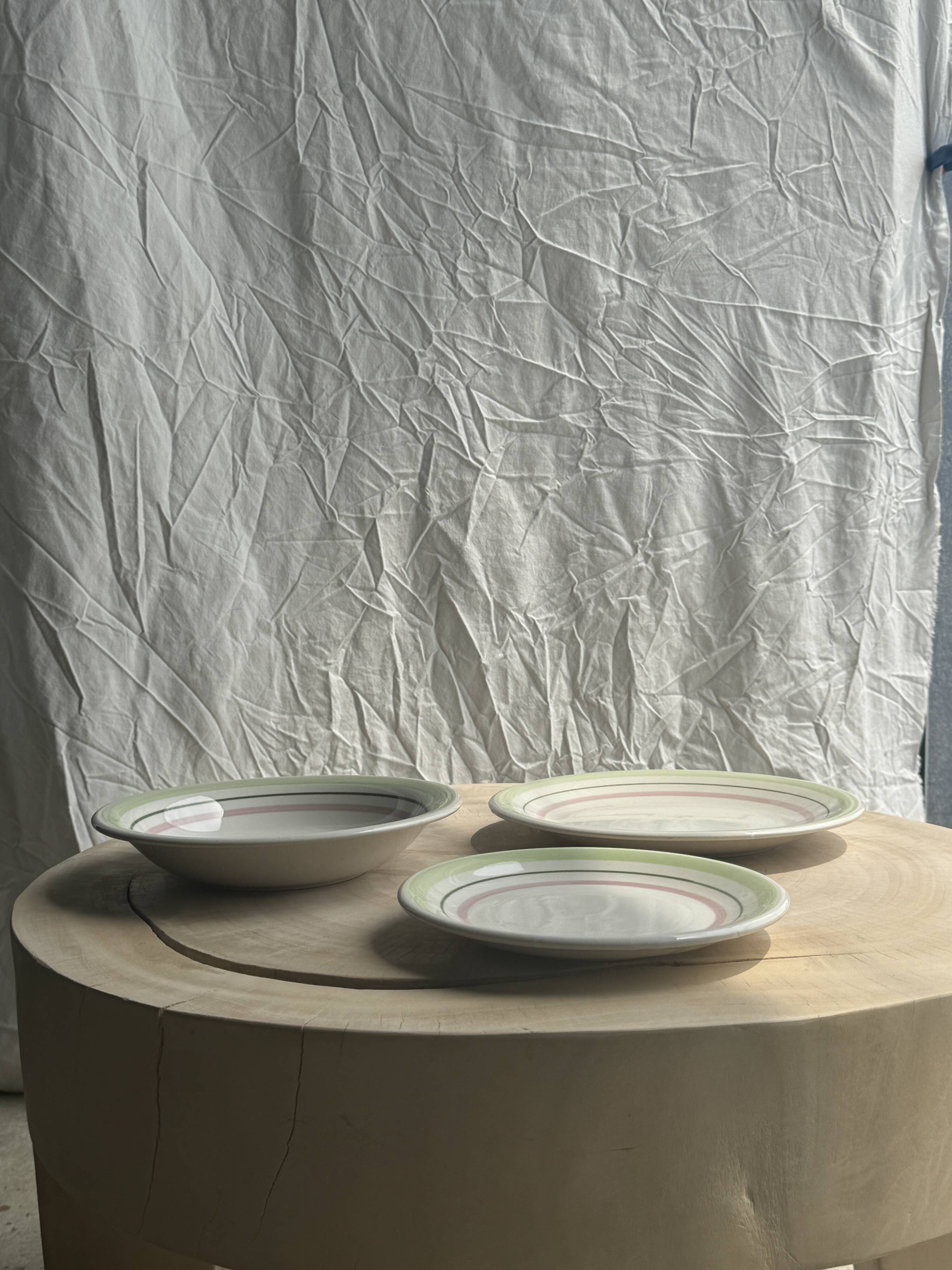Set of 12 green and pink Italian plates