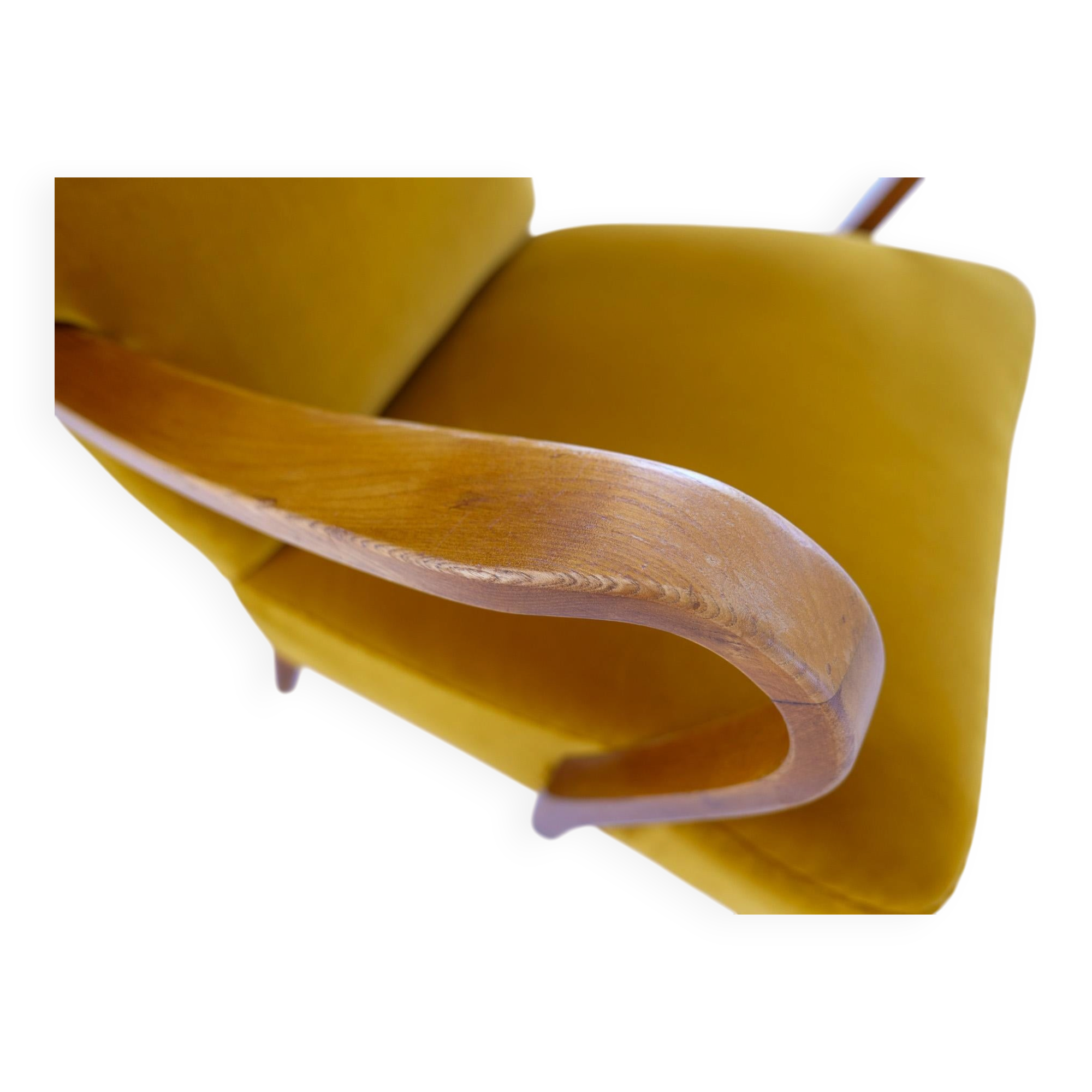 Modern Scandinavian Art Deco lounge chairs in velvet from the 1940s.