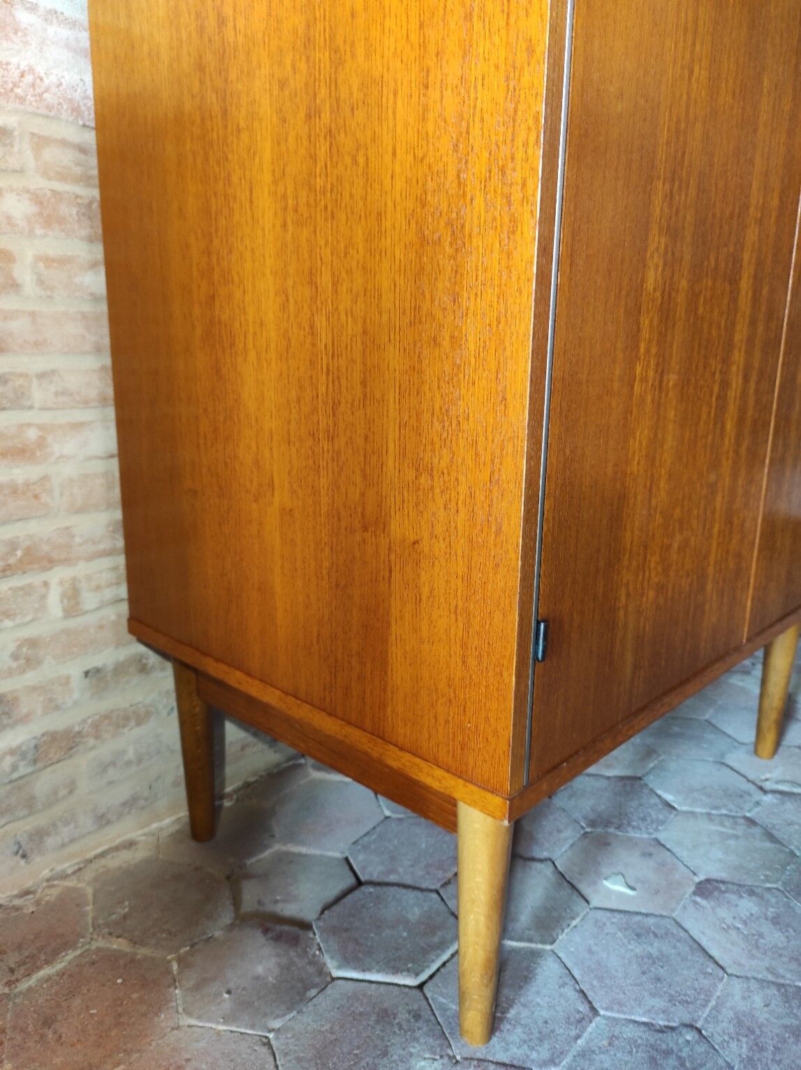Armoire vintage