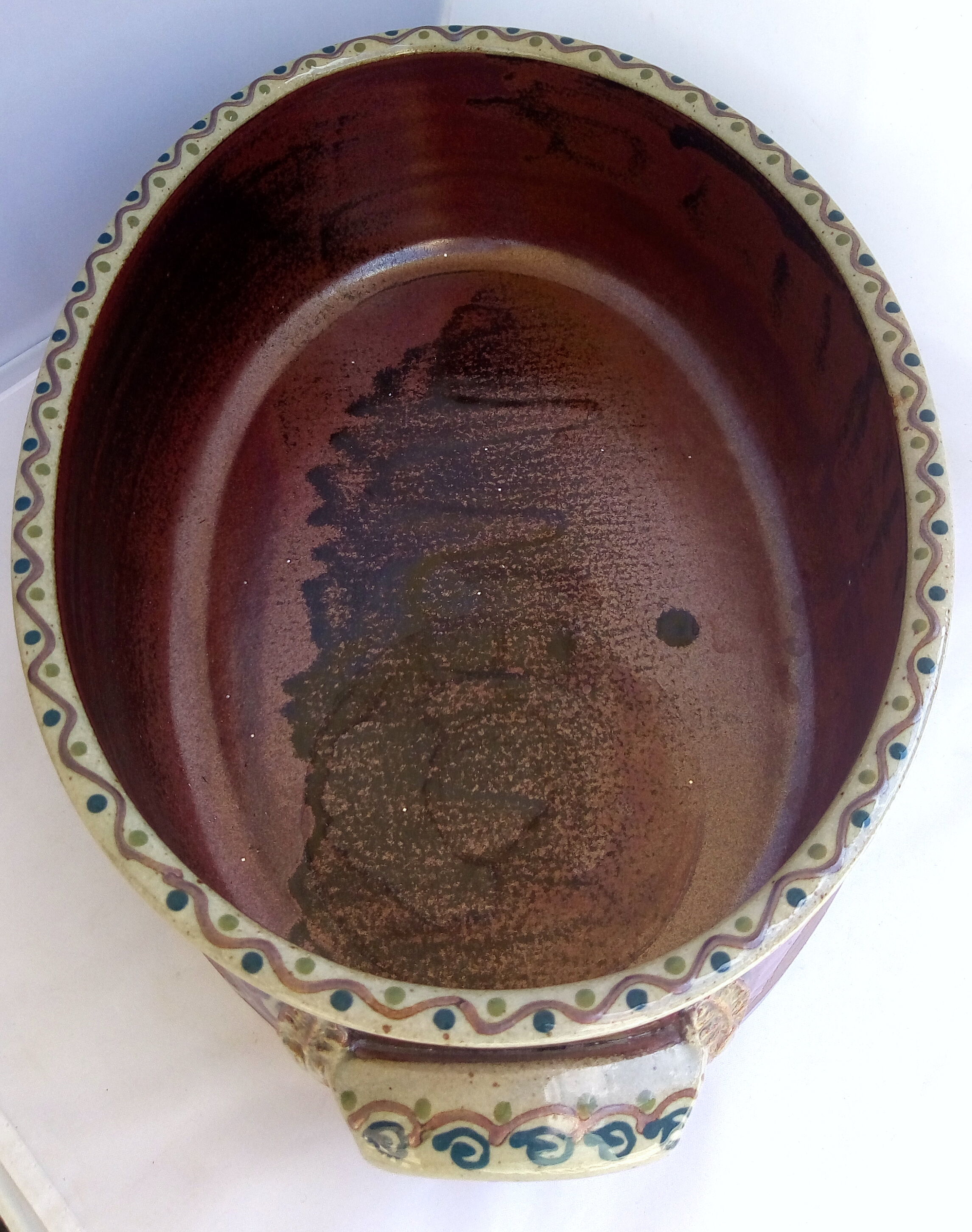 XXL dish in eggplant sandstone adorned with fruit