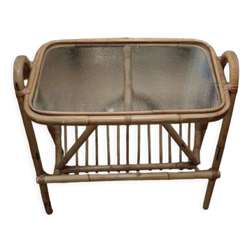 Rattan and frosted glass end table with magazine rack