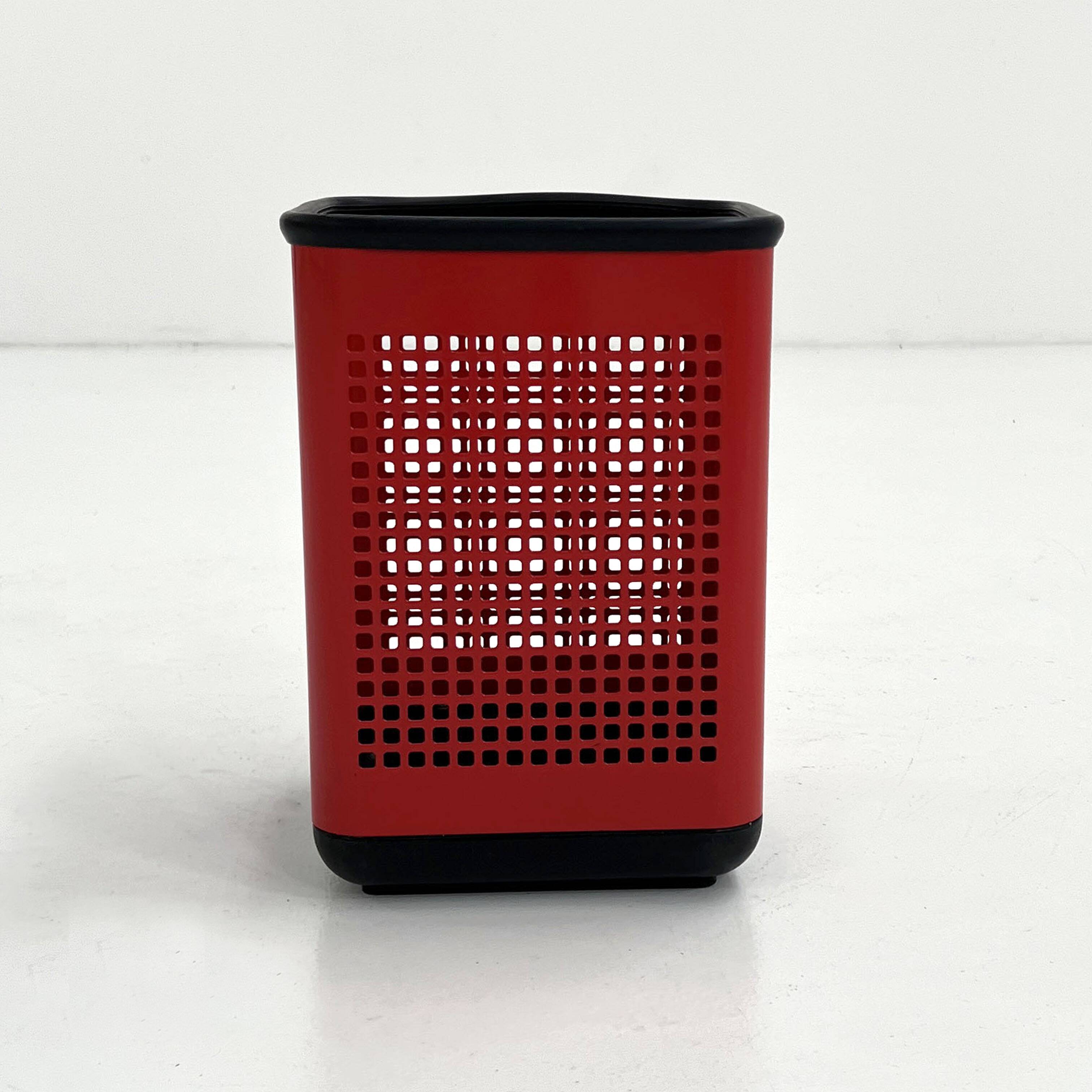 Corbeille à papier en métal rouge de Neolt, 1980