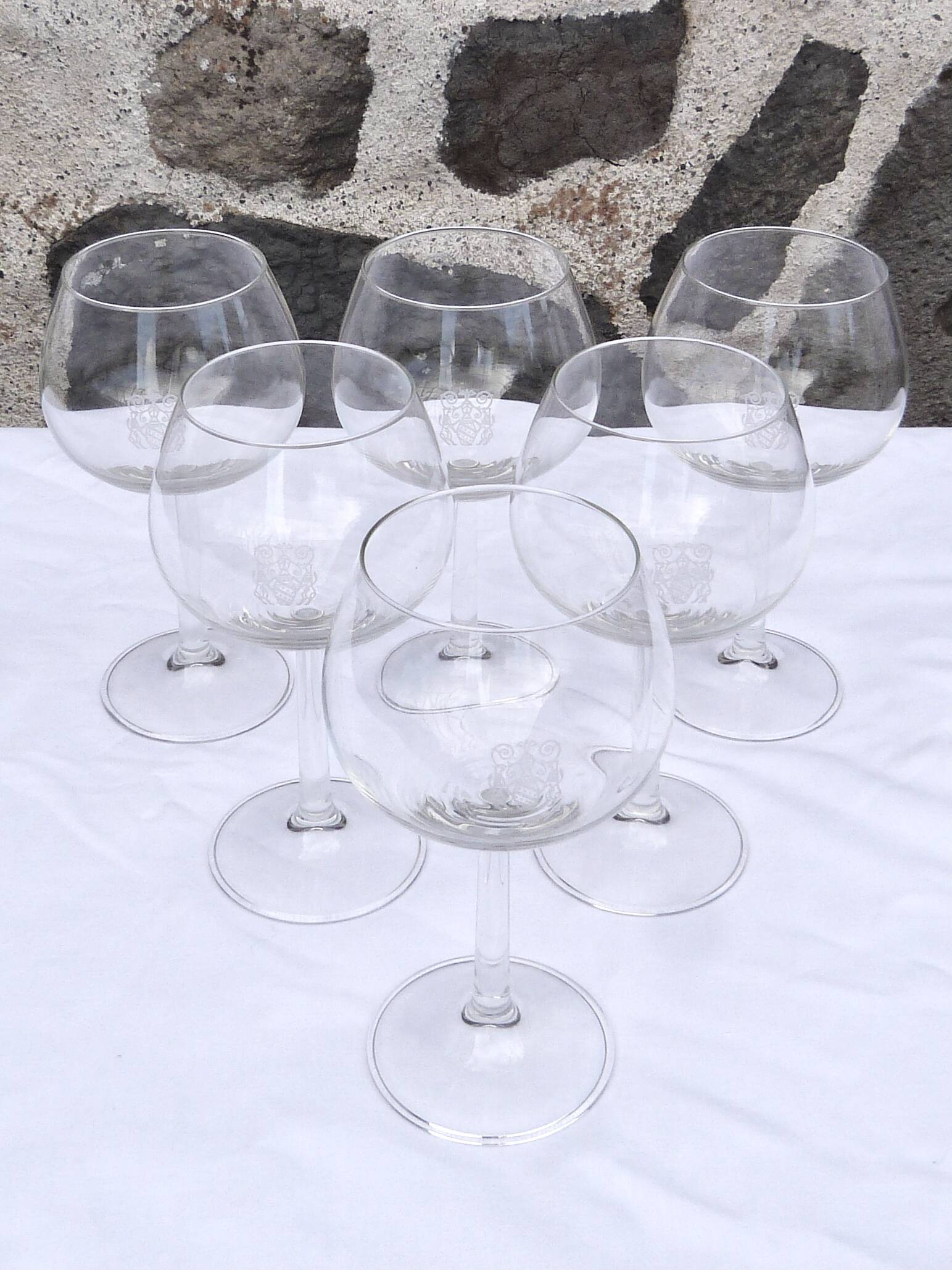 Set of 6 stemmed glasses with crest