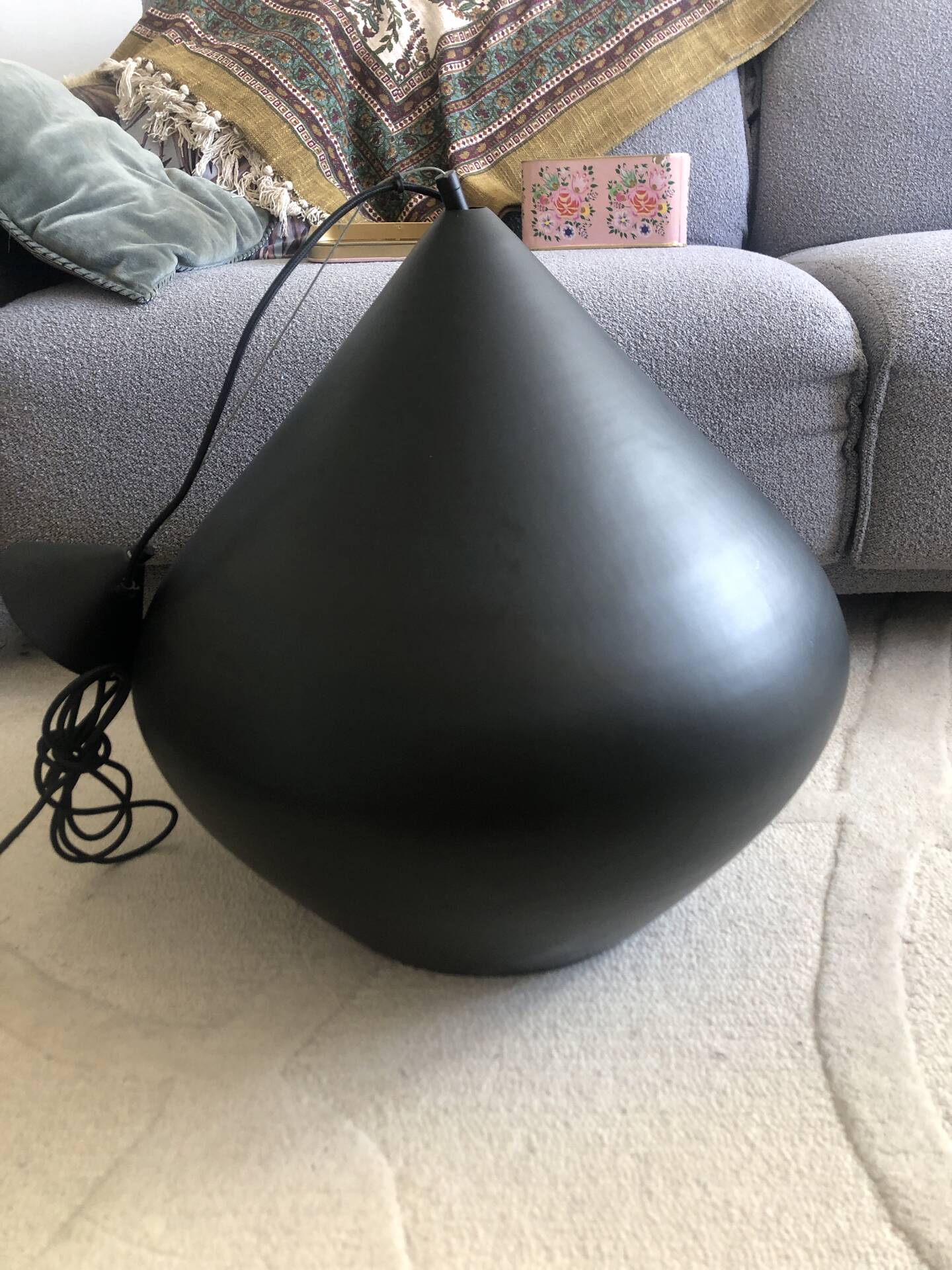 Suspension Beat light stout noir design Tom Dixon in excellent condition.