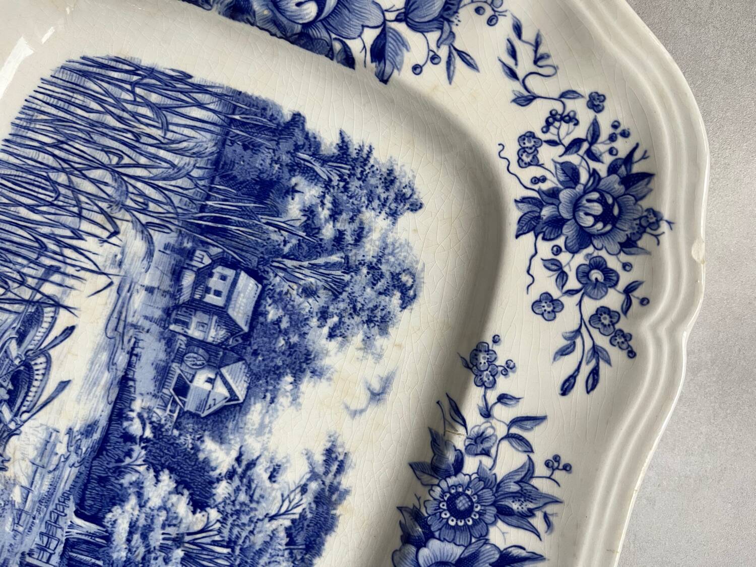 “Romantic” Sarreguemines serving dish