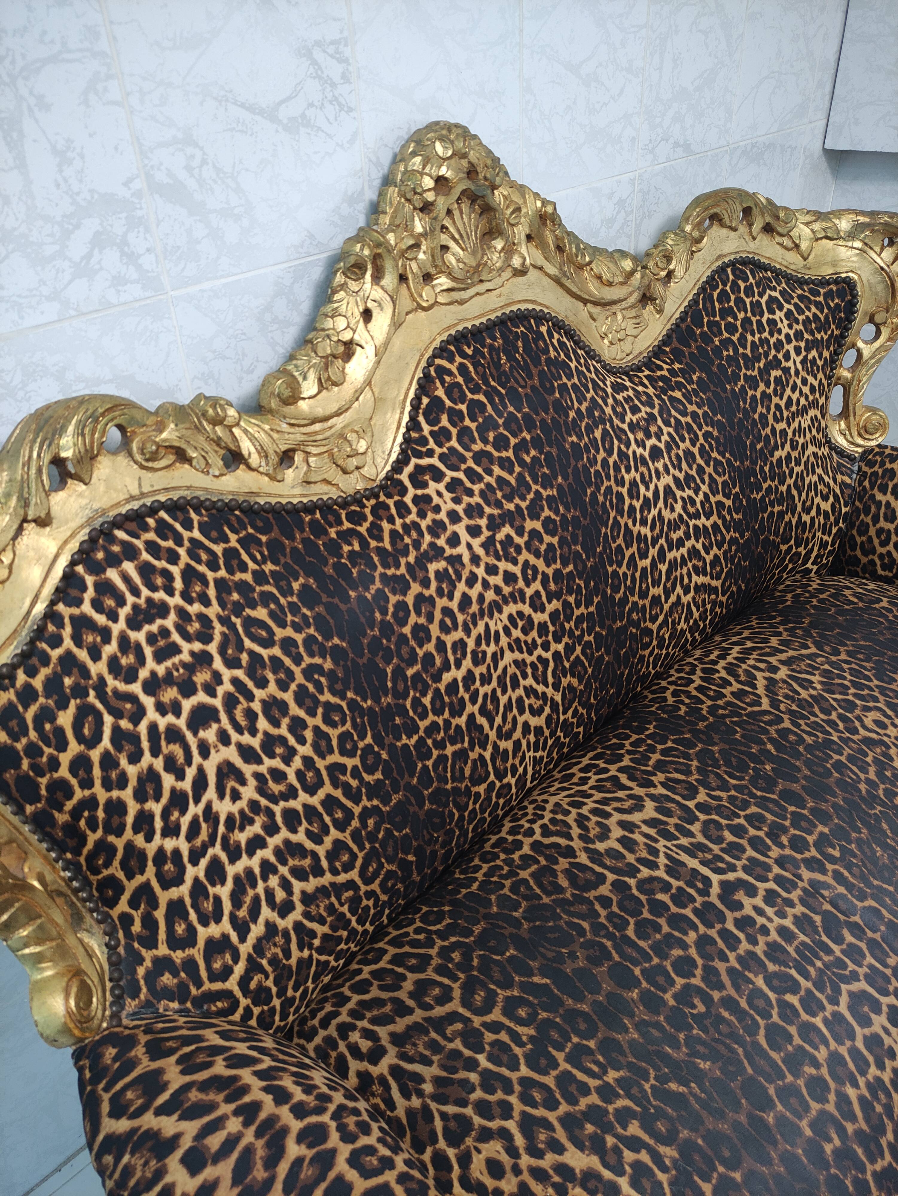 Baroque leopard canapé