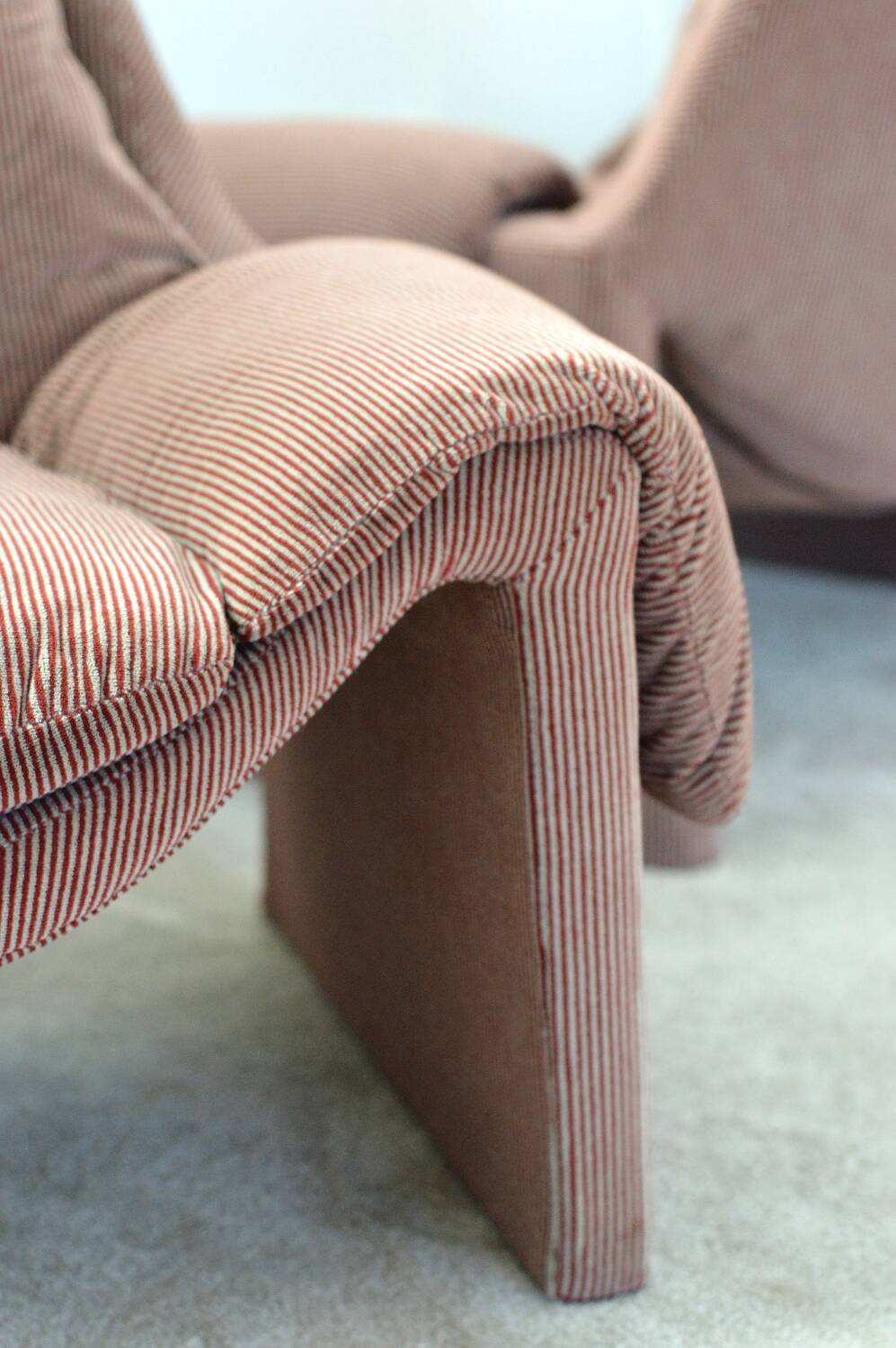 Pair of P60 armchairs by Vittorio Introini for Saporiti