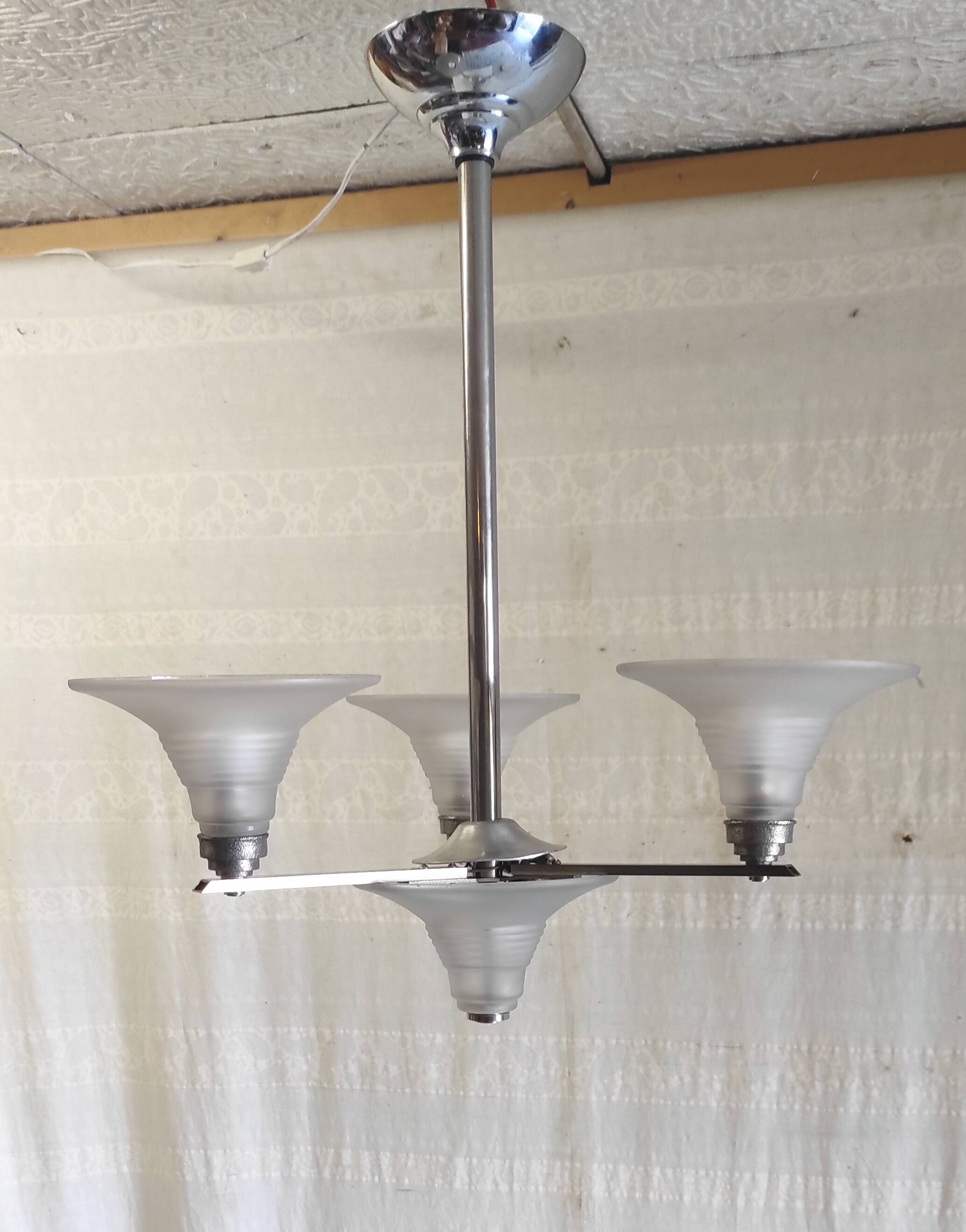 Art Deco chandelier with 4 lights in metal and glass - 1930s/40s