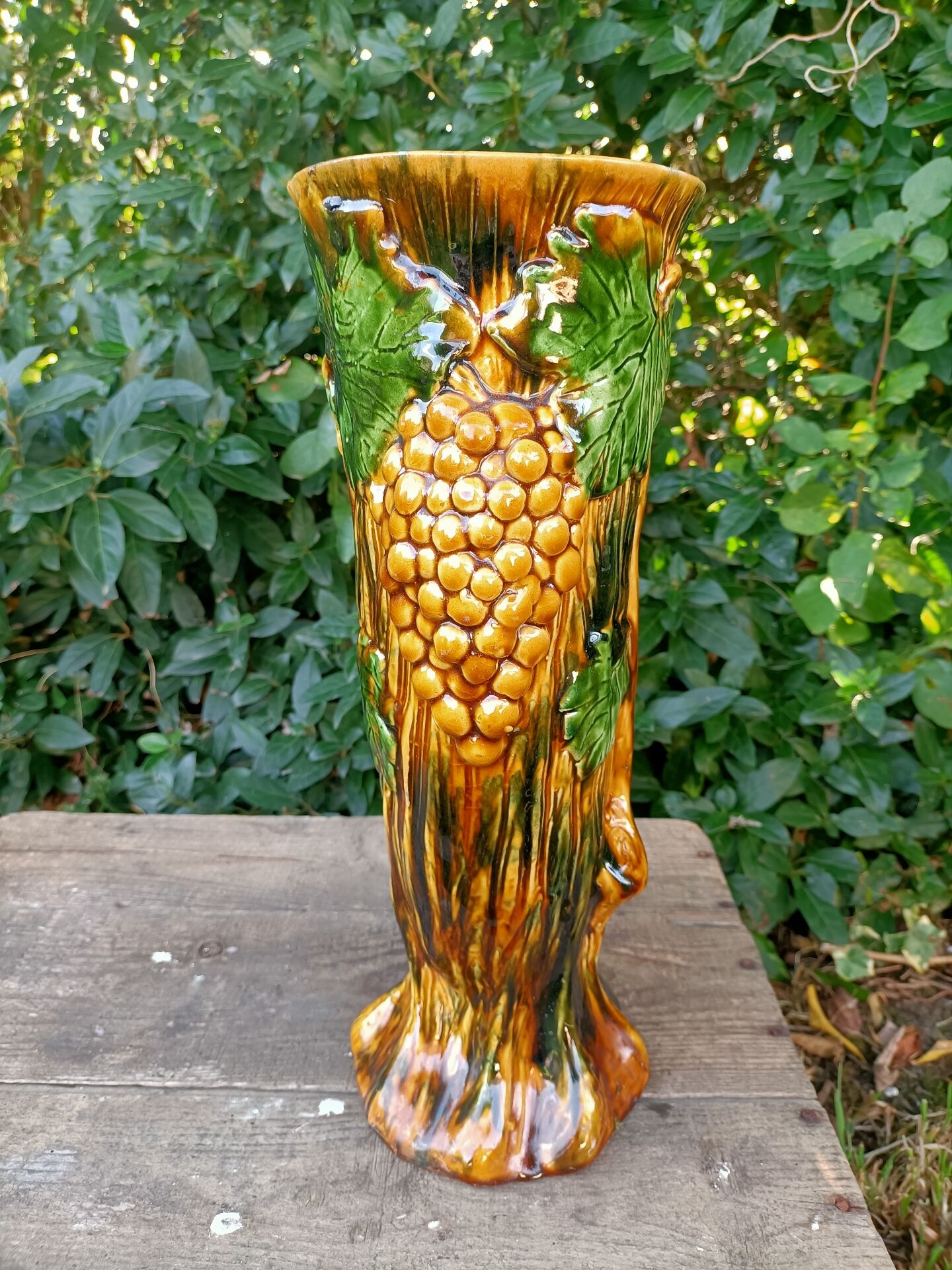 Retro Grapevine Barbotine Vase