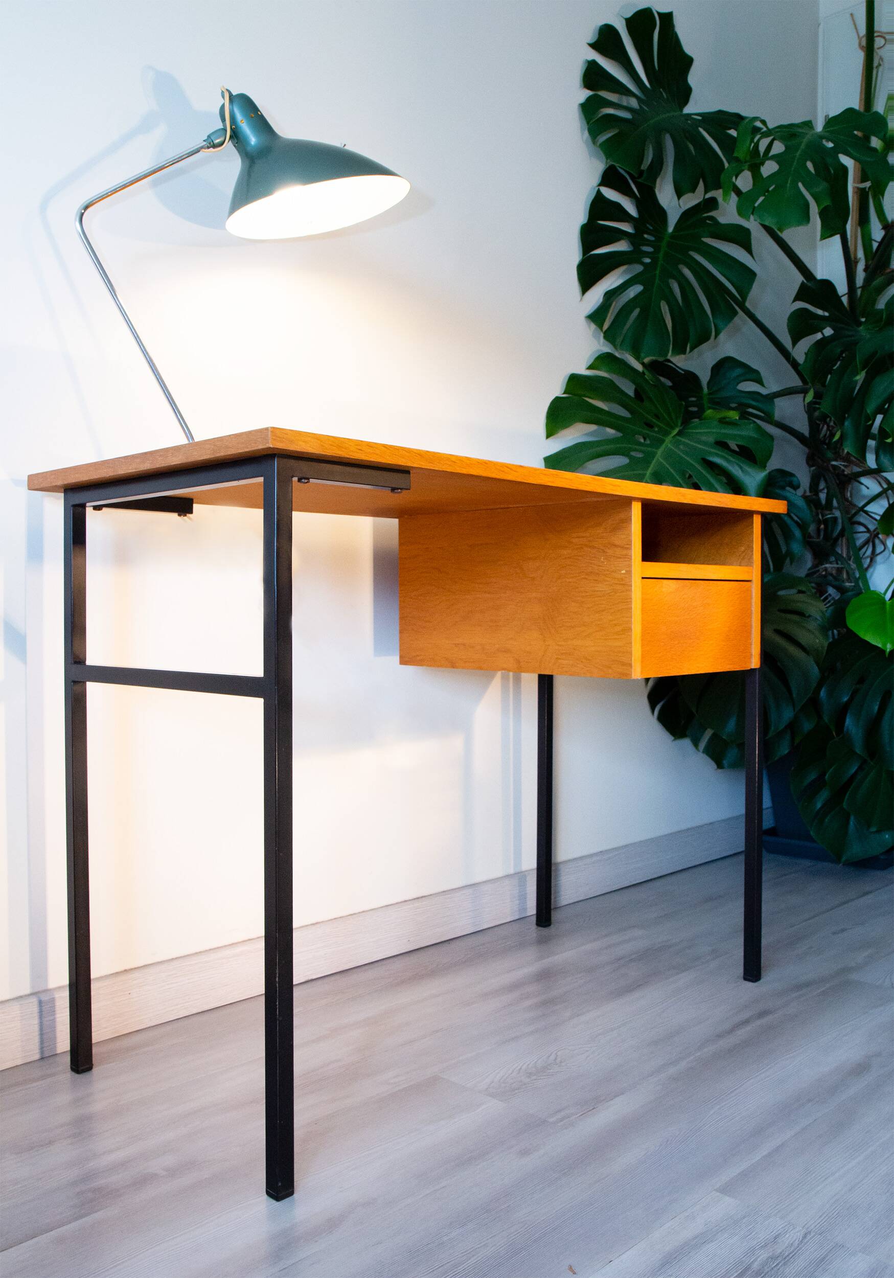 Bureau moderniste année 70, chêne et métal