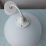 Suspension in white opaline