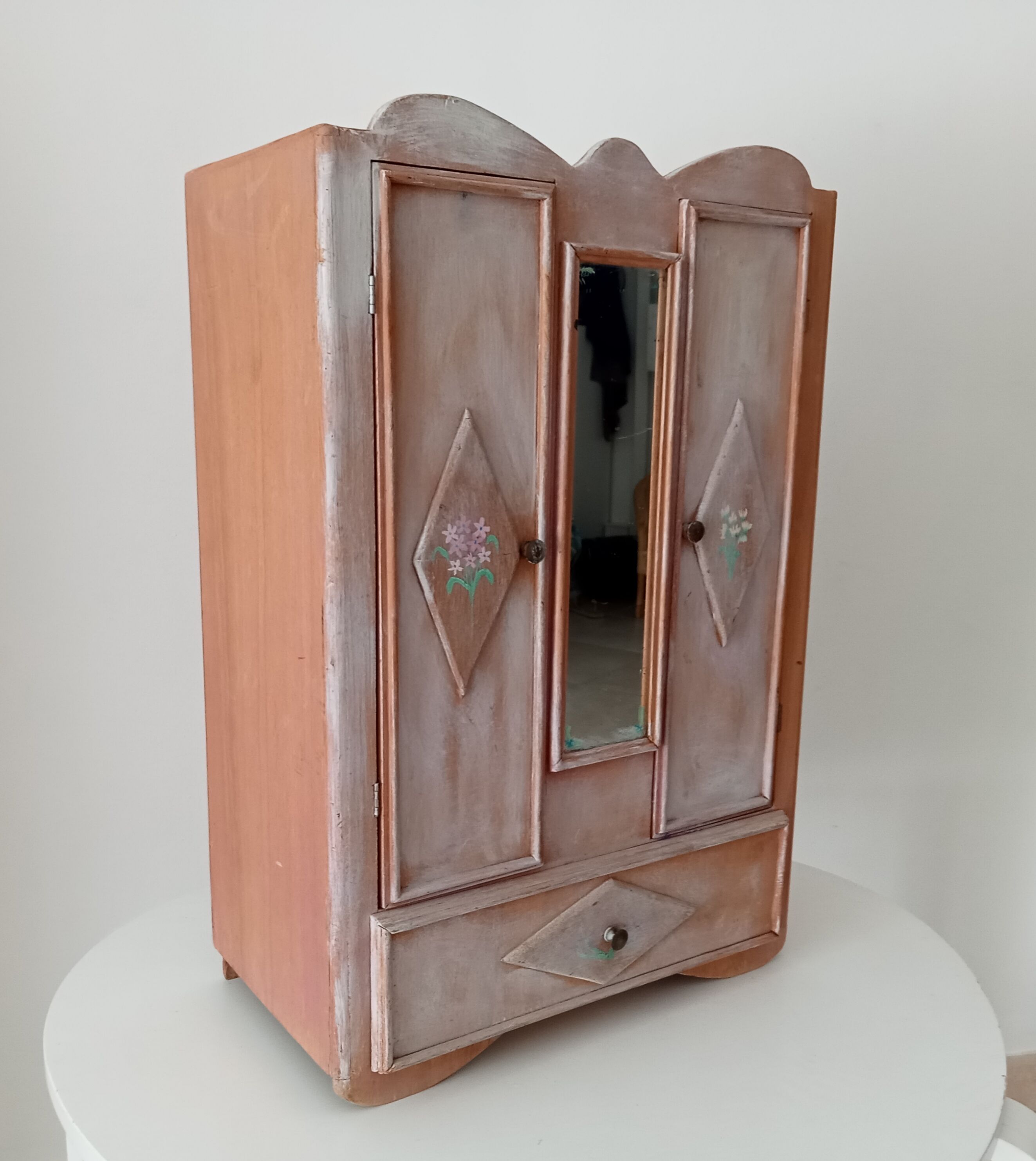 Art Deco doll cabinet 50s