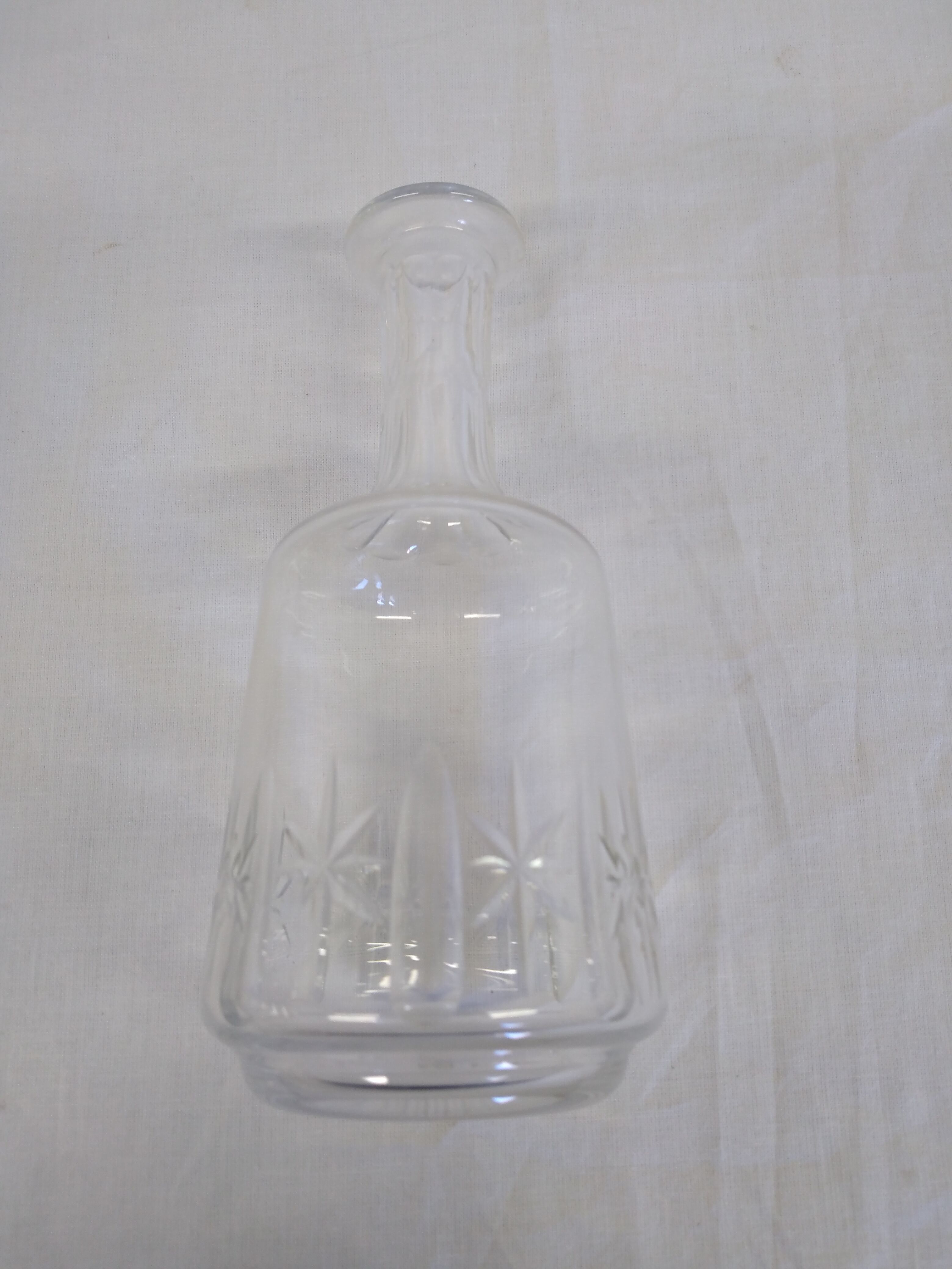 Numbered crystal decanter with stopper