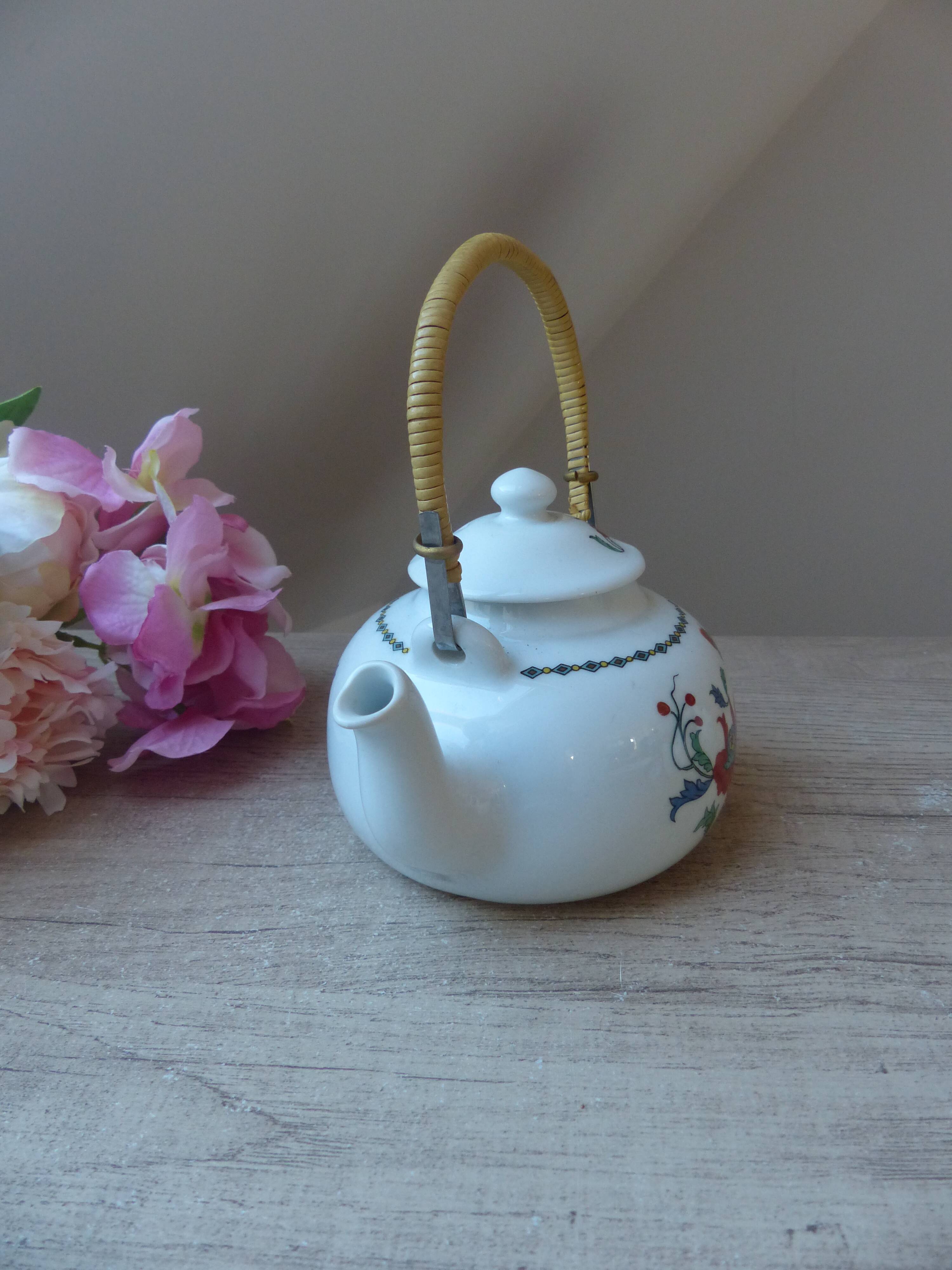 Small Paris porcelain teapot poppy decor Aluminite Frugier Limoges