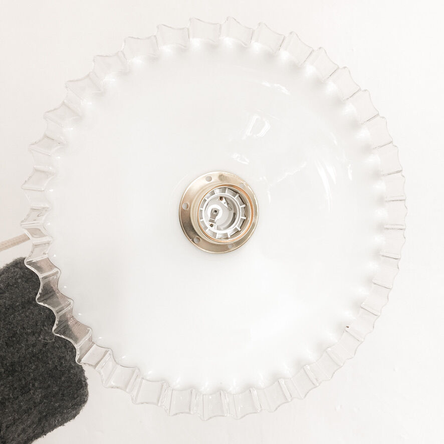 Opaline suspension with lace