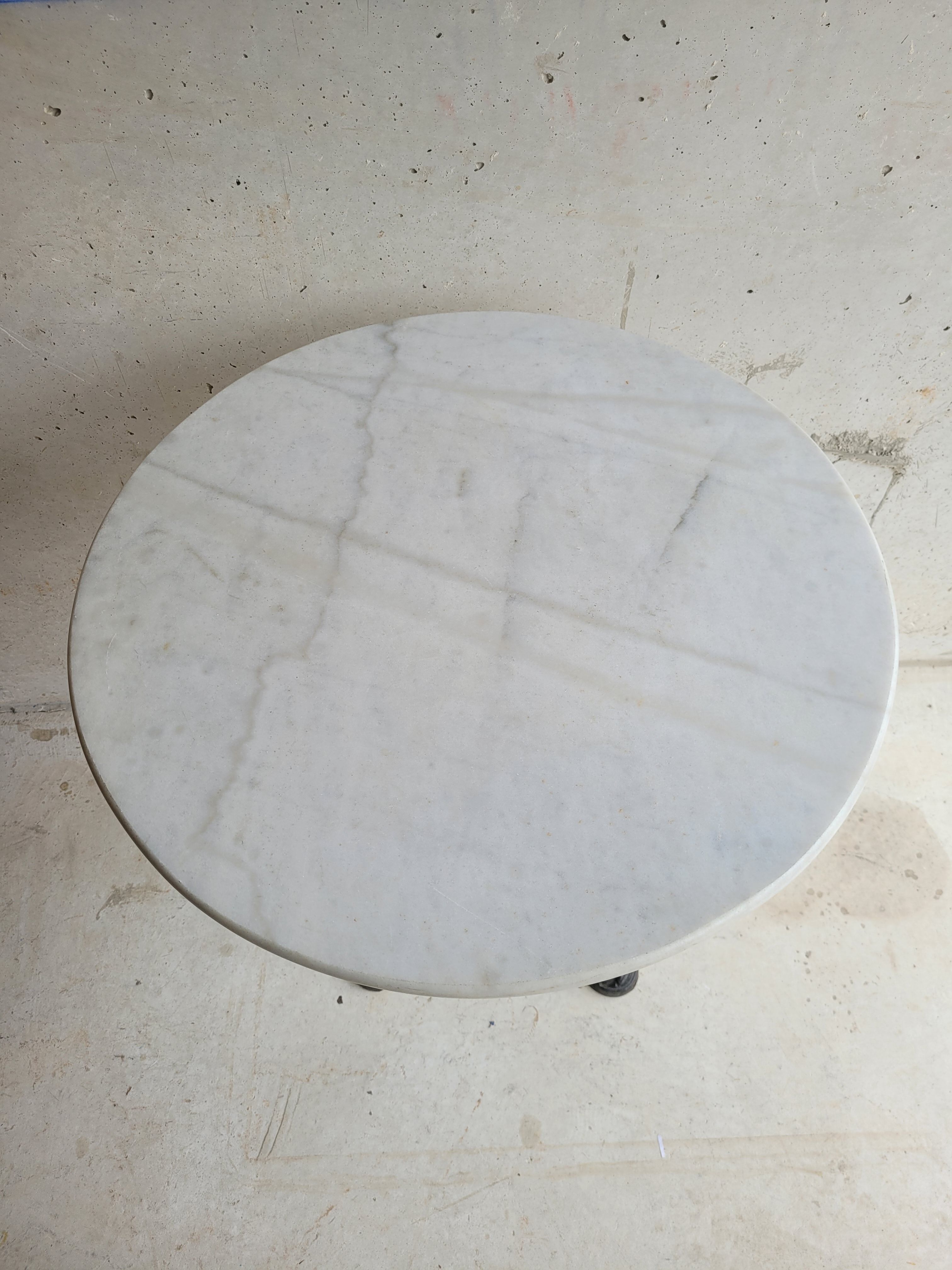Round table bistro in white marble