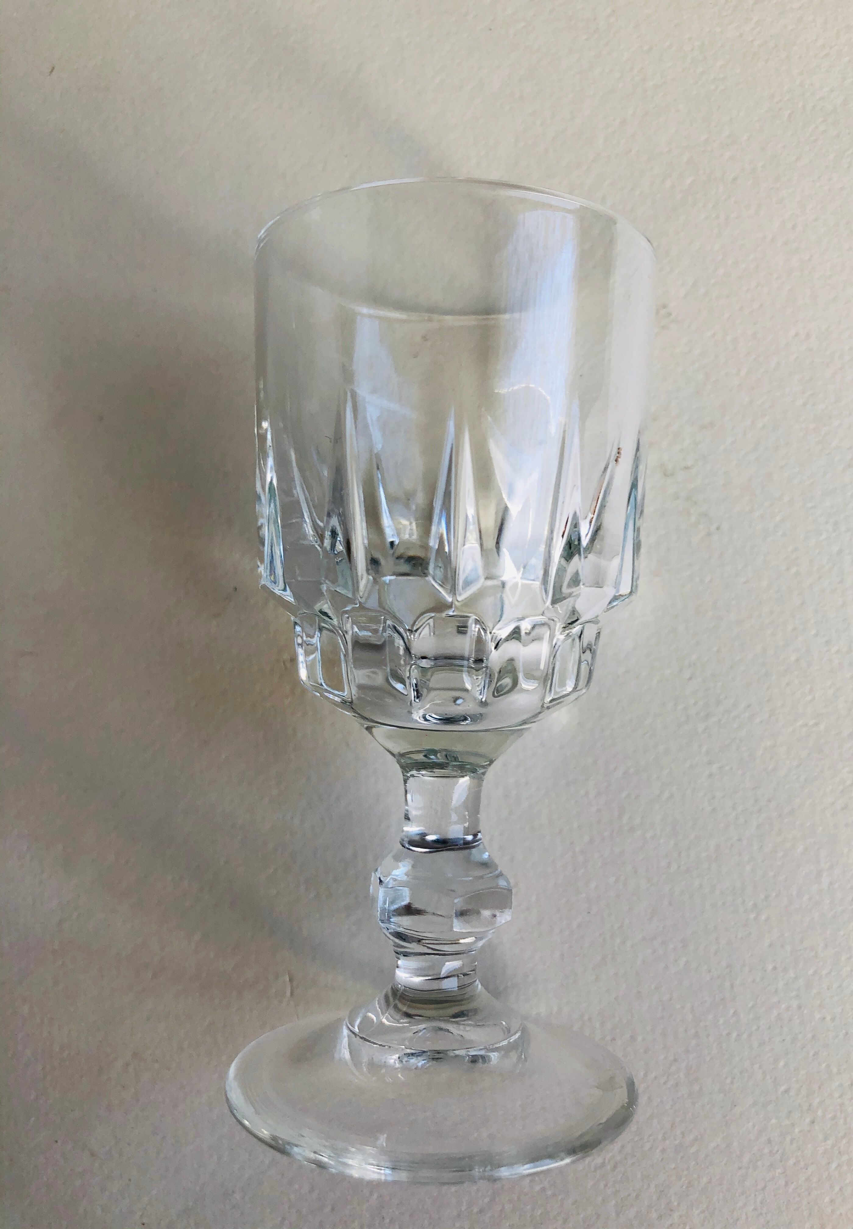 Ensemble de dix verres à liqueur en verre