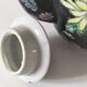 Théière chinoise vintage décor floral polychrome fond noir