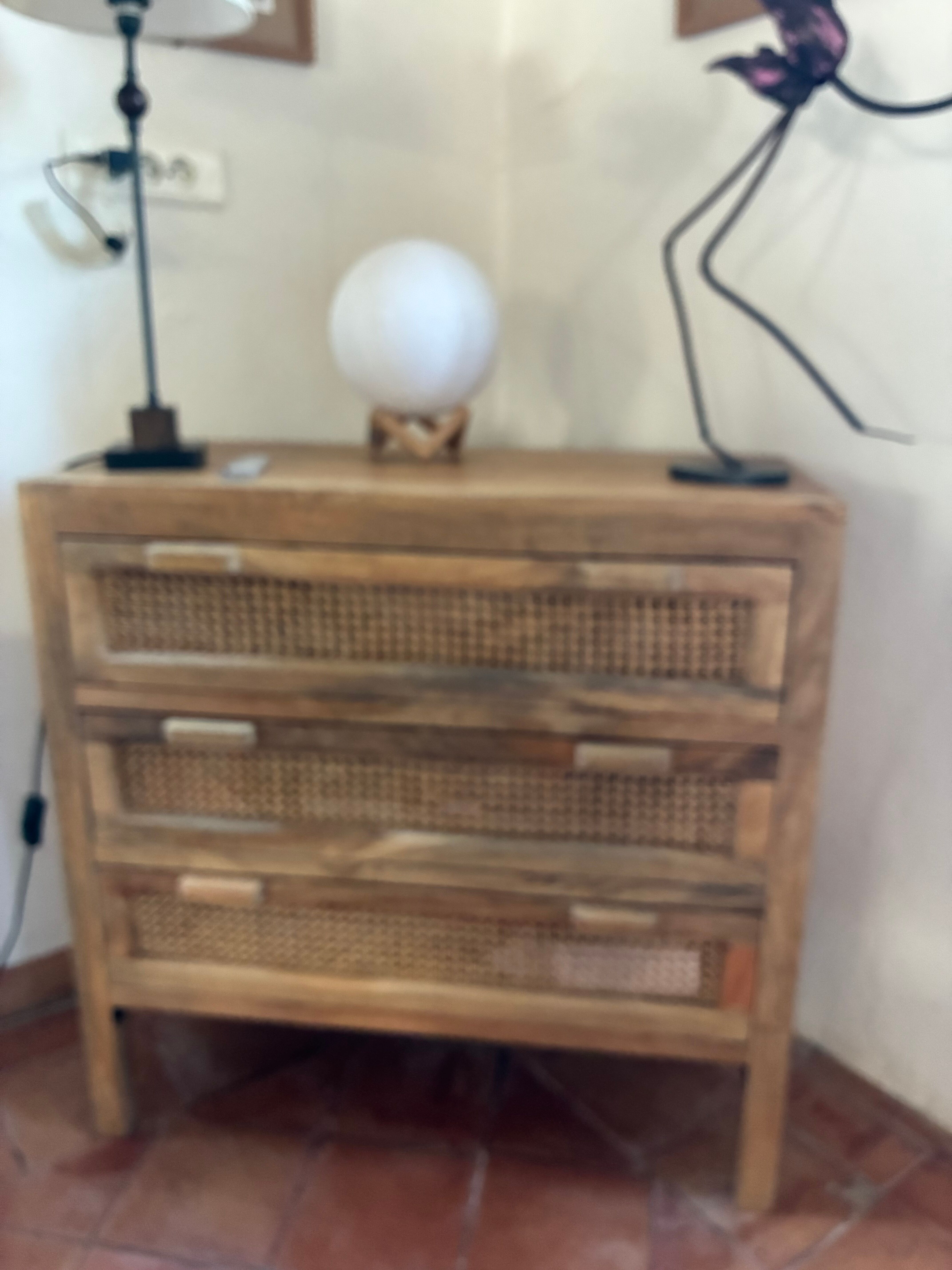 Mango wood chest of drawers with 3 drawers