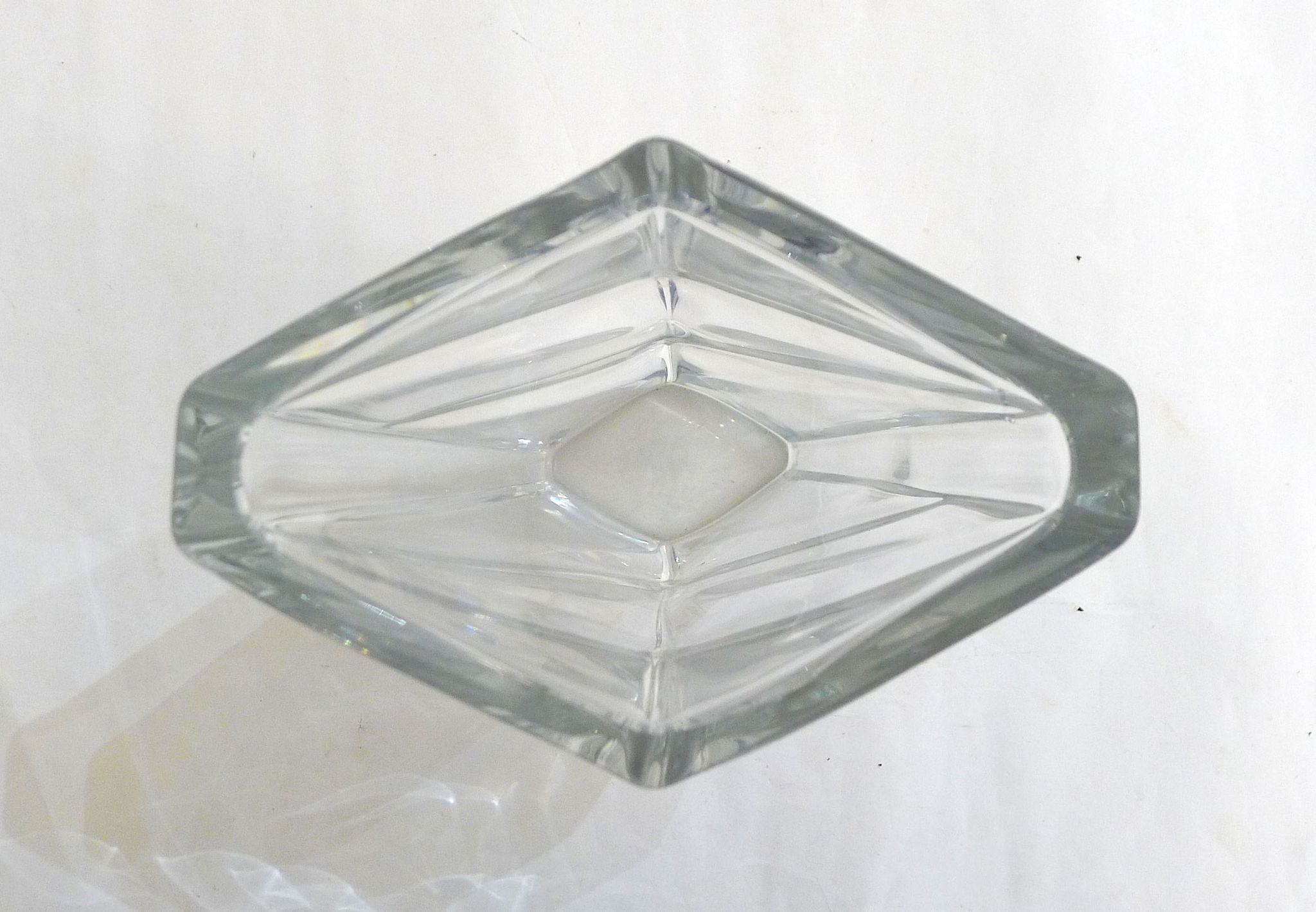 Vase en cristal, relief triangles