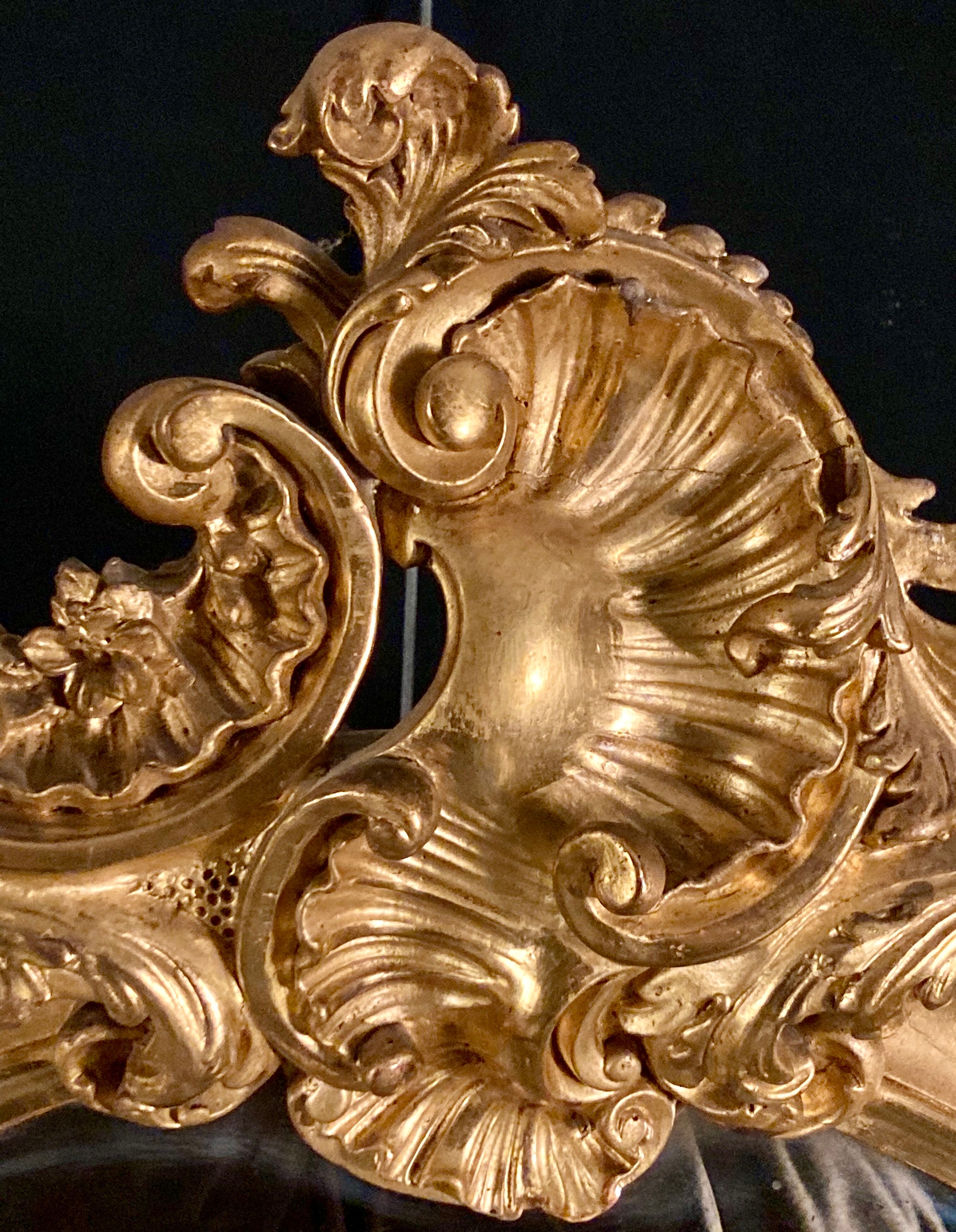 Large oval mirror in gilded wood
