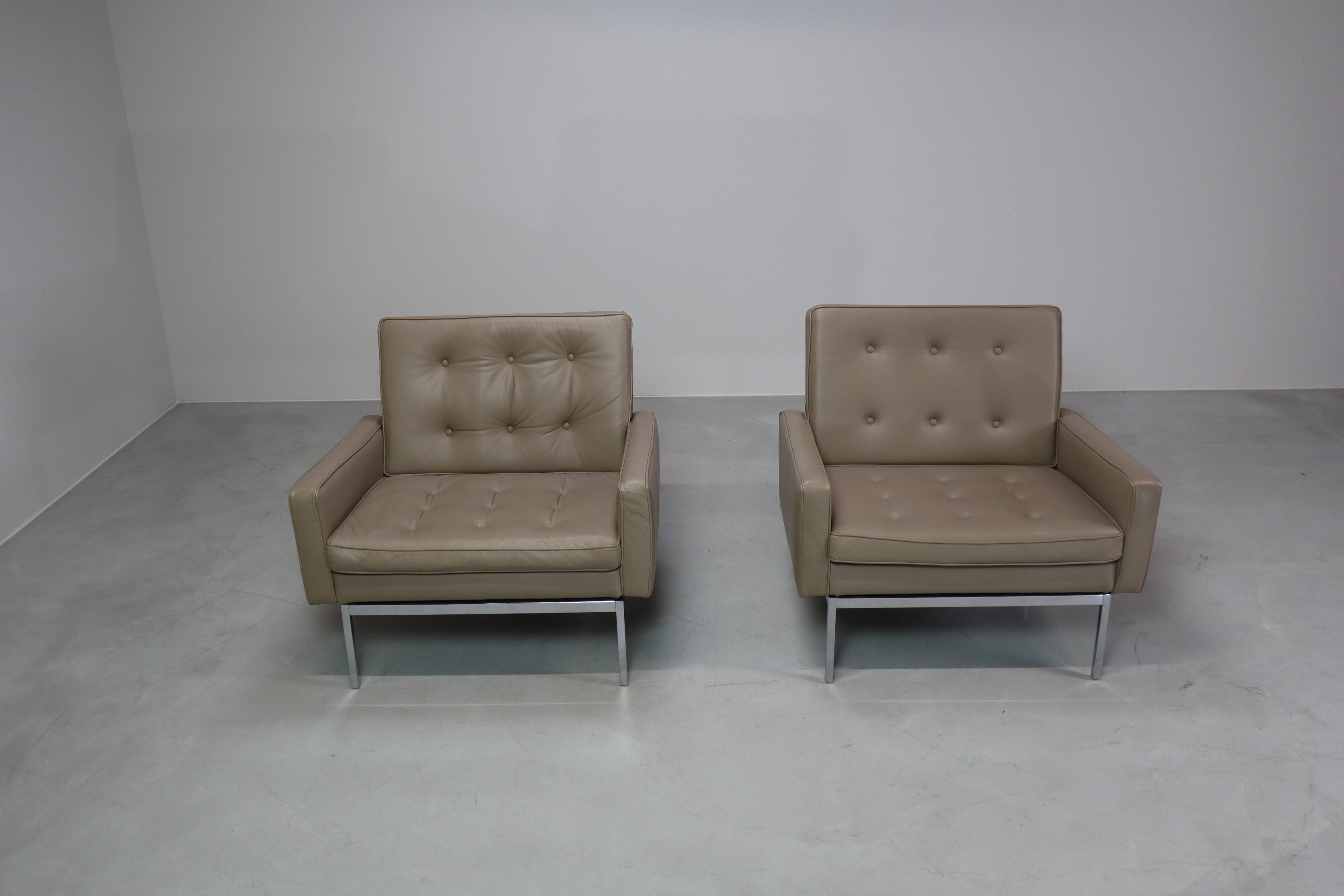 Florence Knoll lounge chairs model 65a for Knoll International.