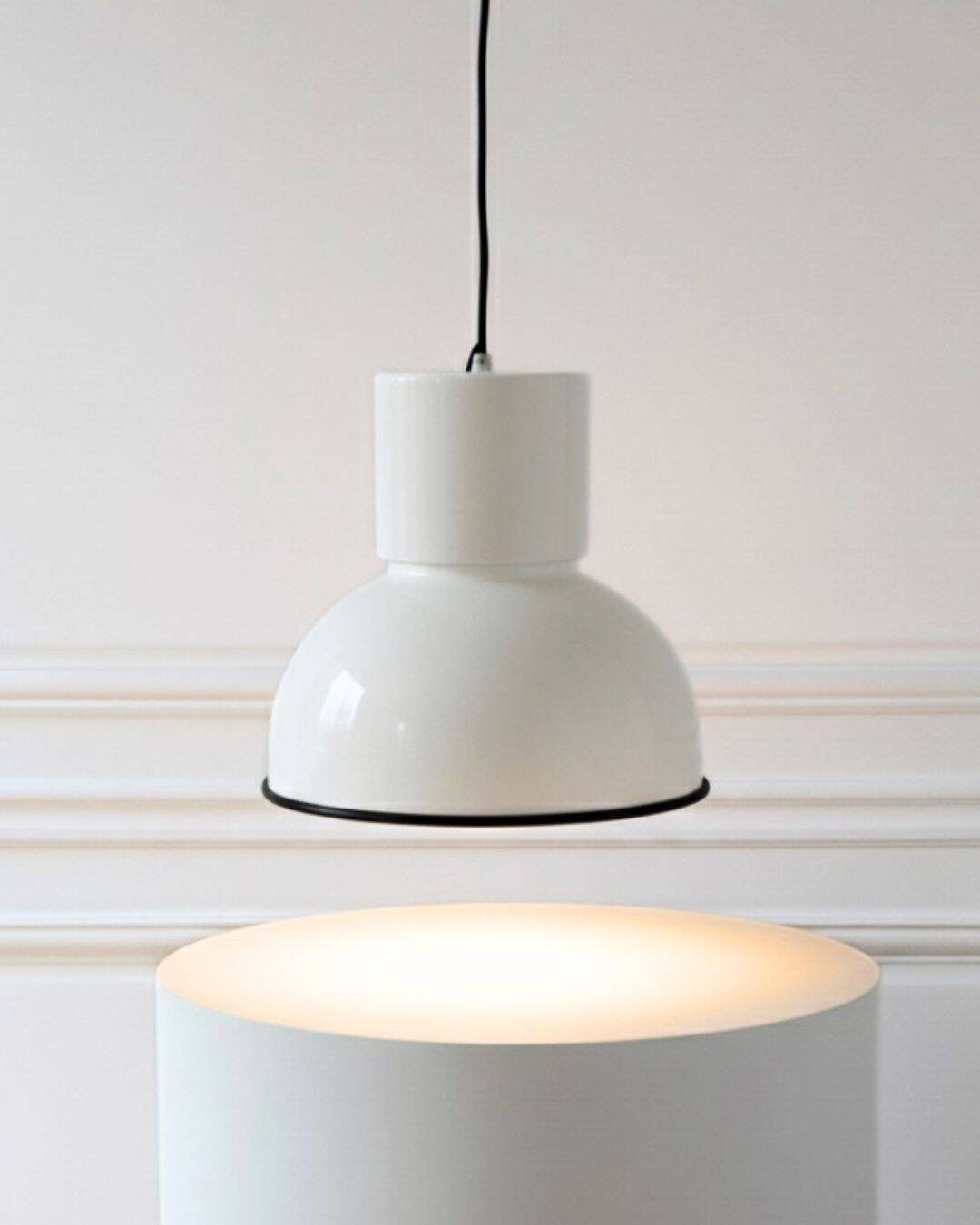 Lampshade in black and white enameled sheet metal, accompanied by its wall cover