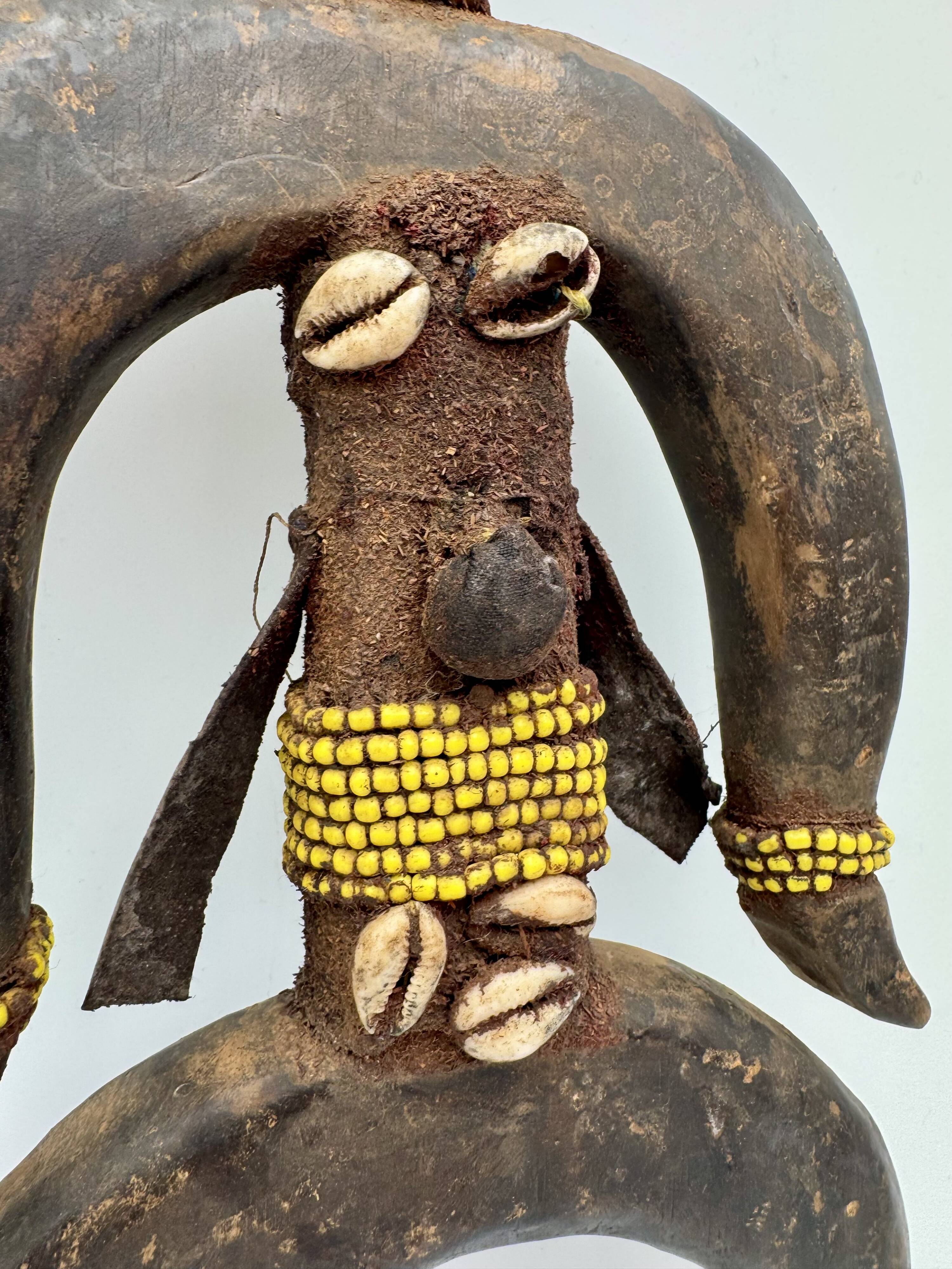 Poupée Namji ancienne – Art tribal africain – Statuette rituelle, Cameroun