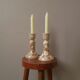 Paire de bougeoirs chandeliers candélabres en porcelaine céramique fabrication artisanale