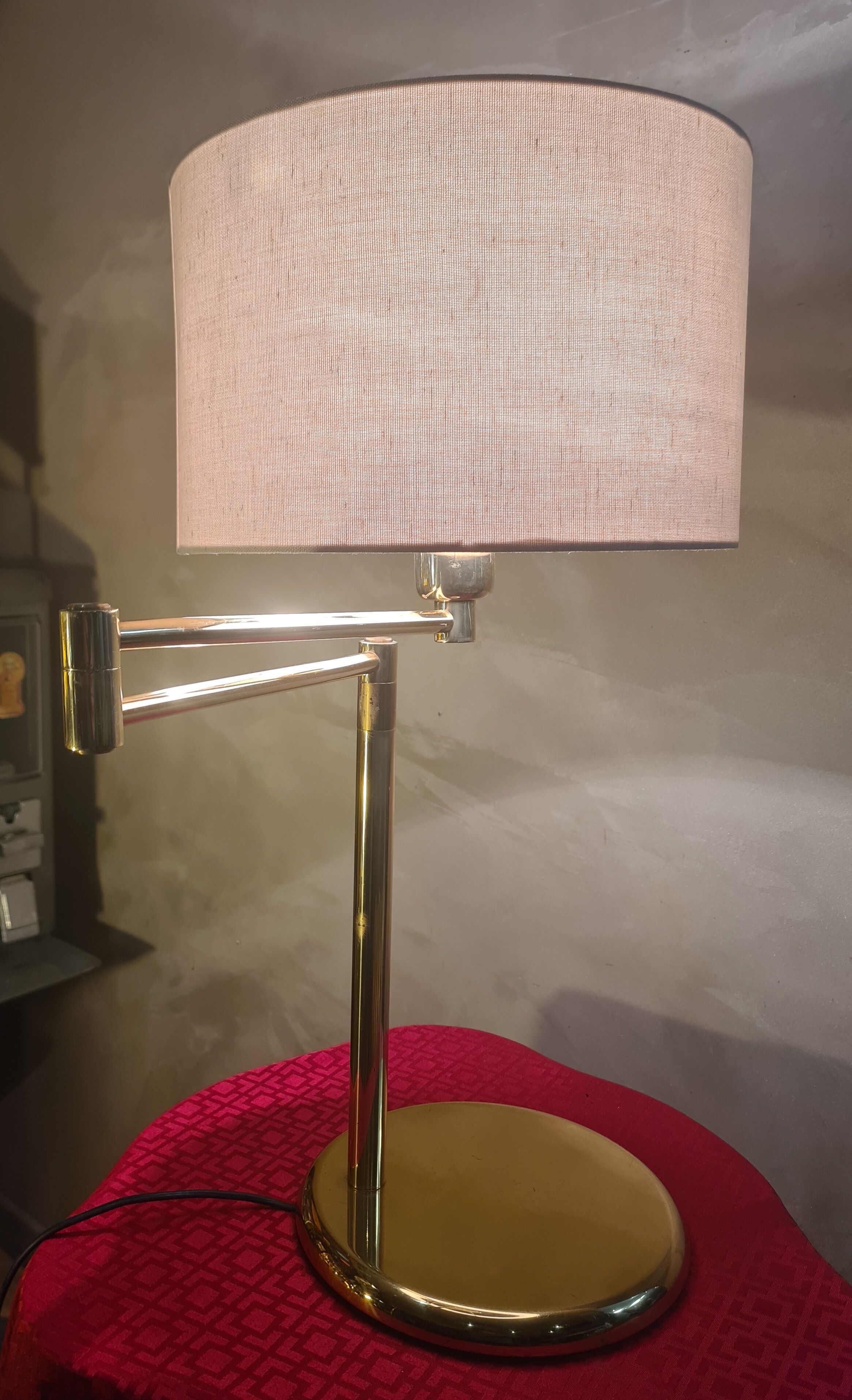 modular table lamp in a chic and timeless style 56x36. It is made up of