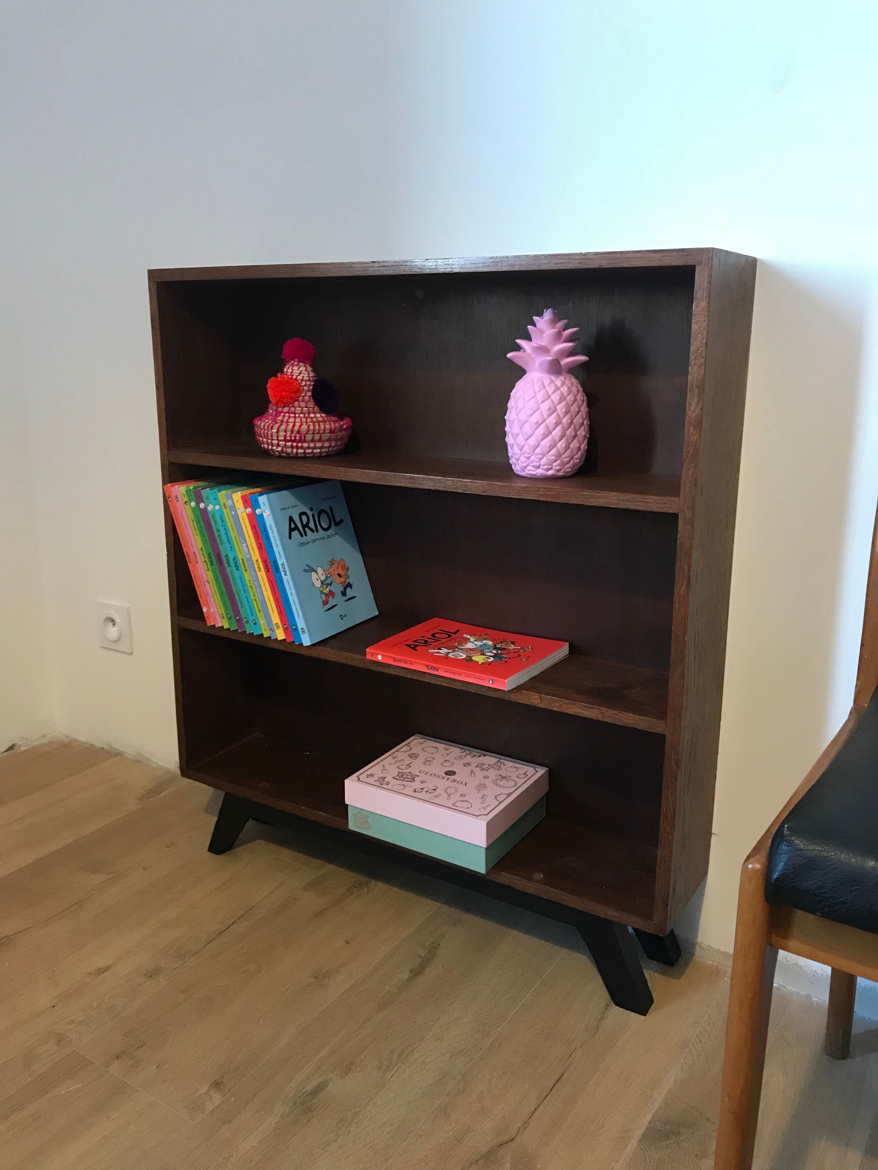 Vintage compass feet library