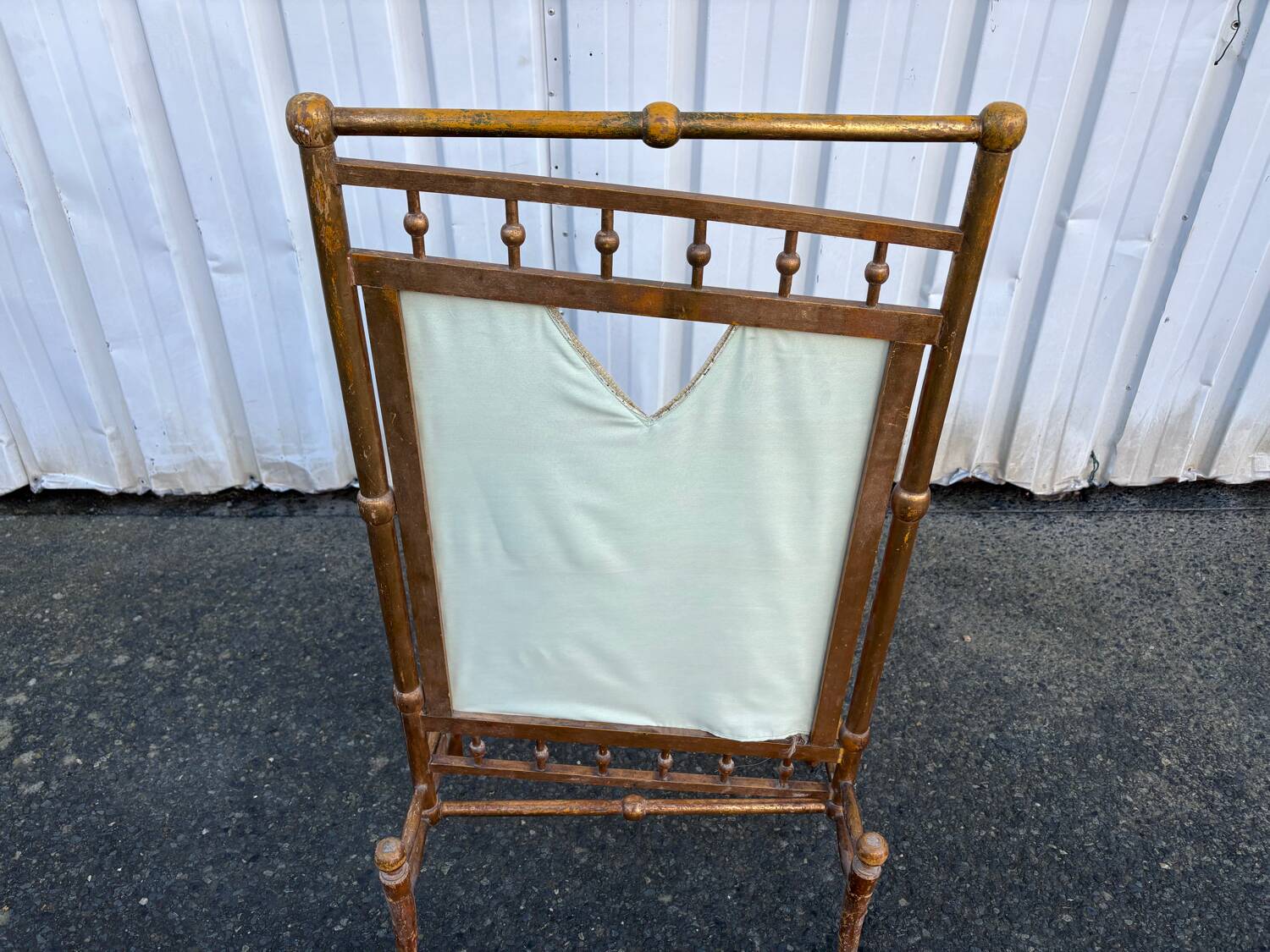 Old gilded wooden screen – Japanese-style fabric